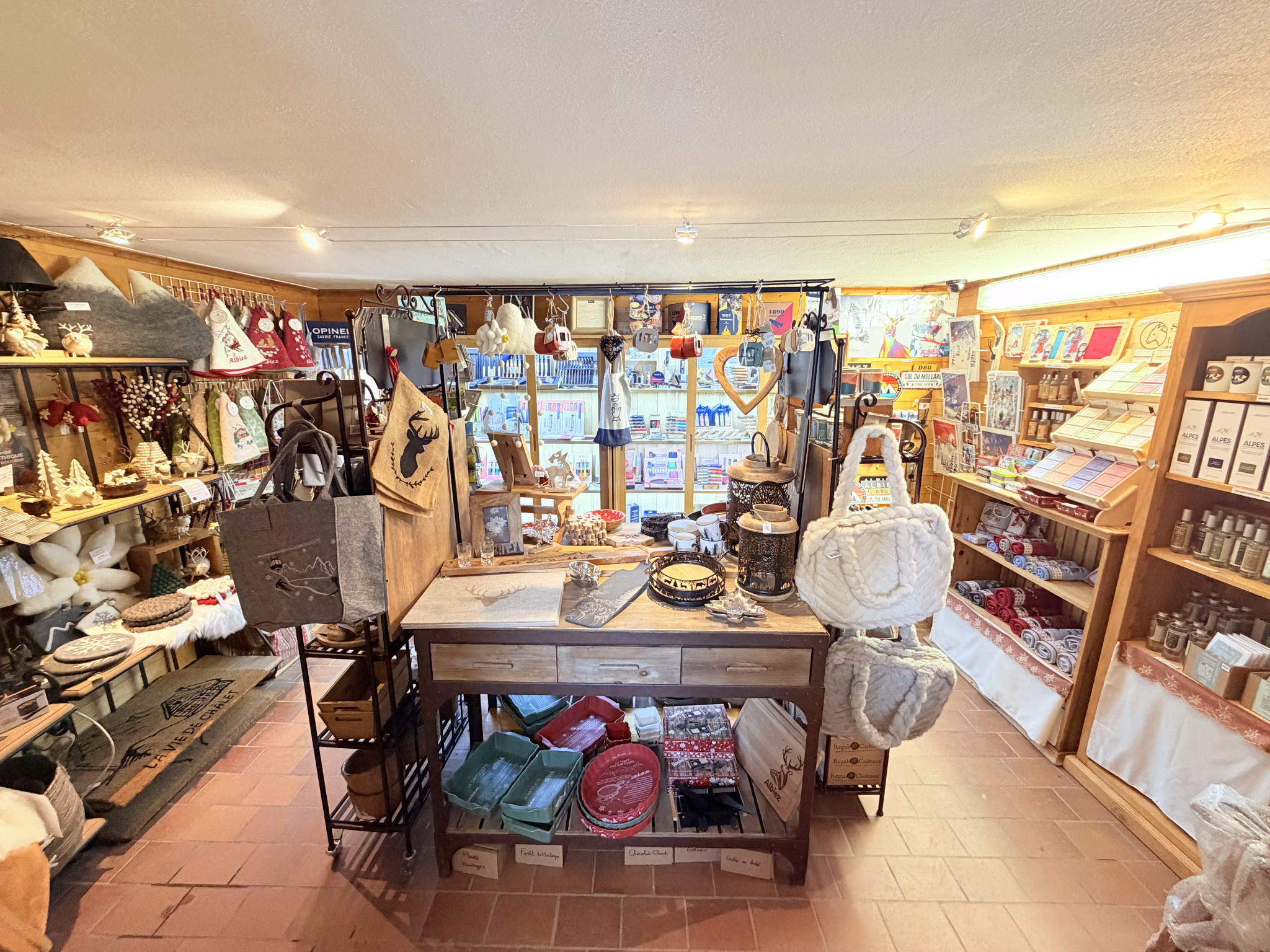 (73) ALBIEZ-MONTROND - MURS COMMERCIAUX - EMPLACEMENT No1 AU CŒUR DU VILLAGE #5