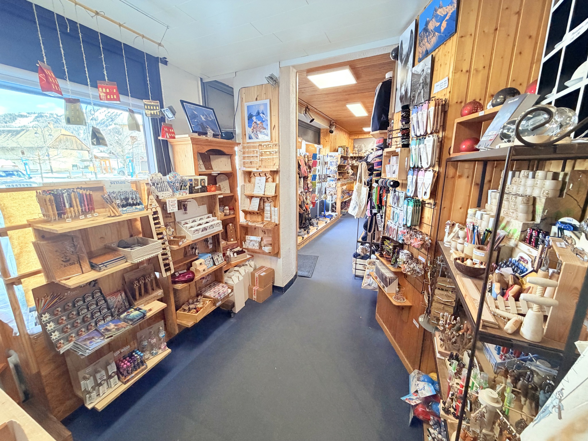 (73) ALBIEZ-MONTROND - MURS COMMERCIAUX - EMPLACEMENT No1 AU CŒUR DU VILLAGE #9