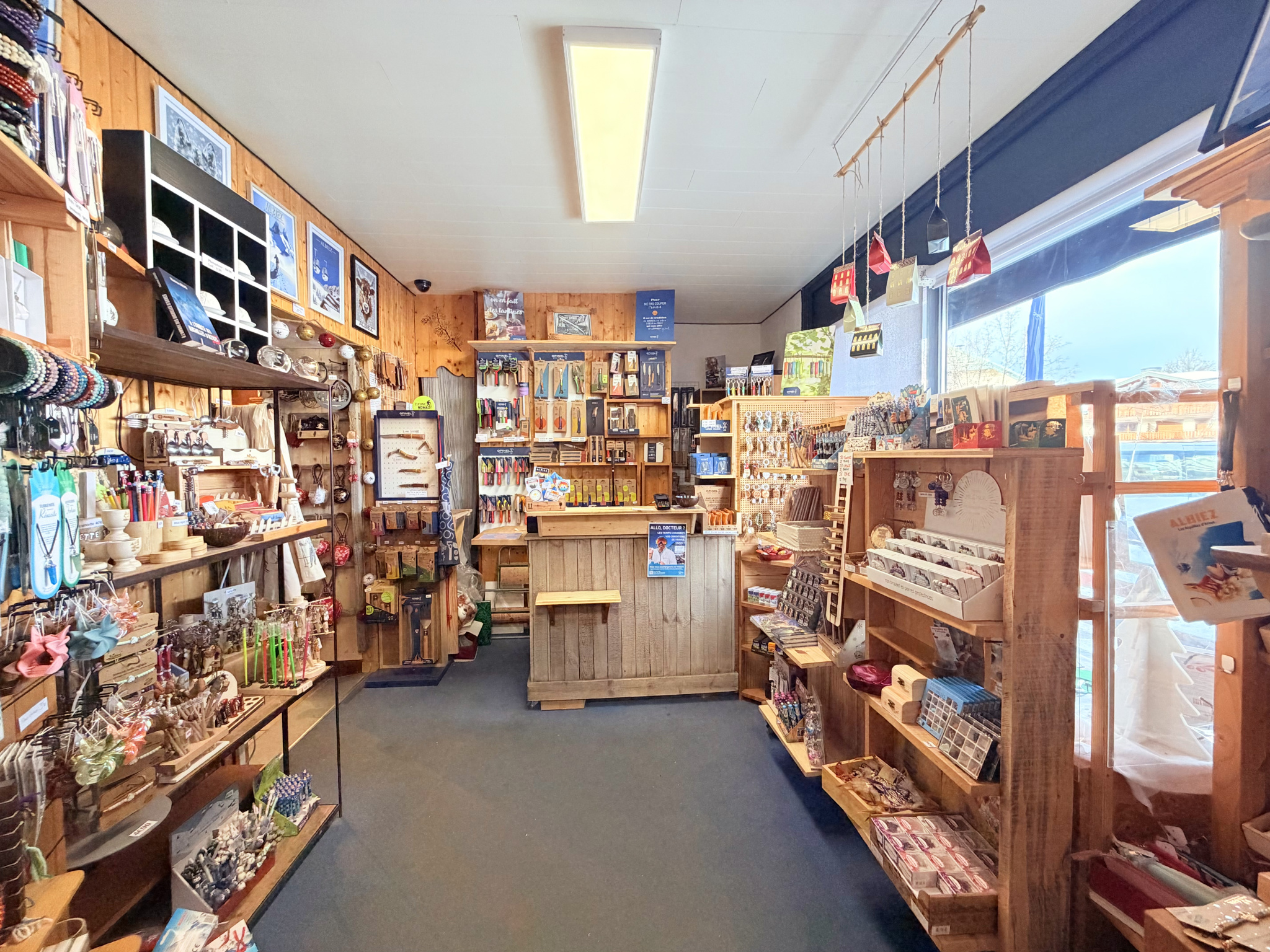 (73) ALBIEZ-MONTROND - MURS COMMERCIAUX - EMPLACEMENT No1 AU CŒUR DU VILLAGE #2