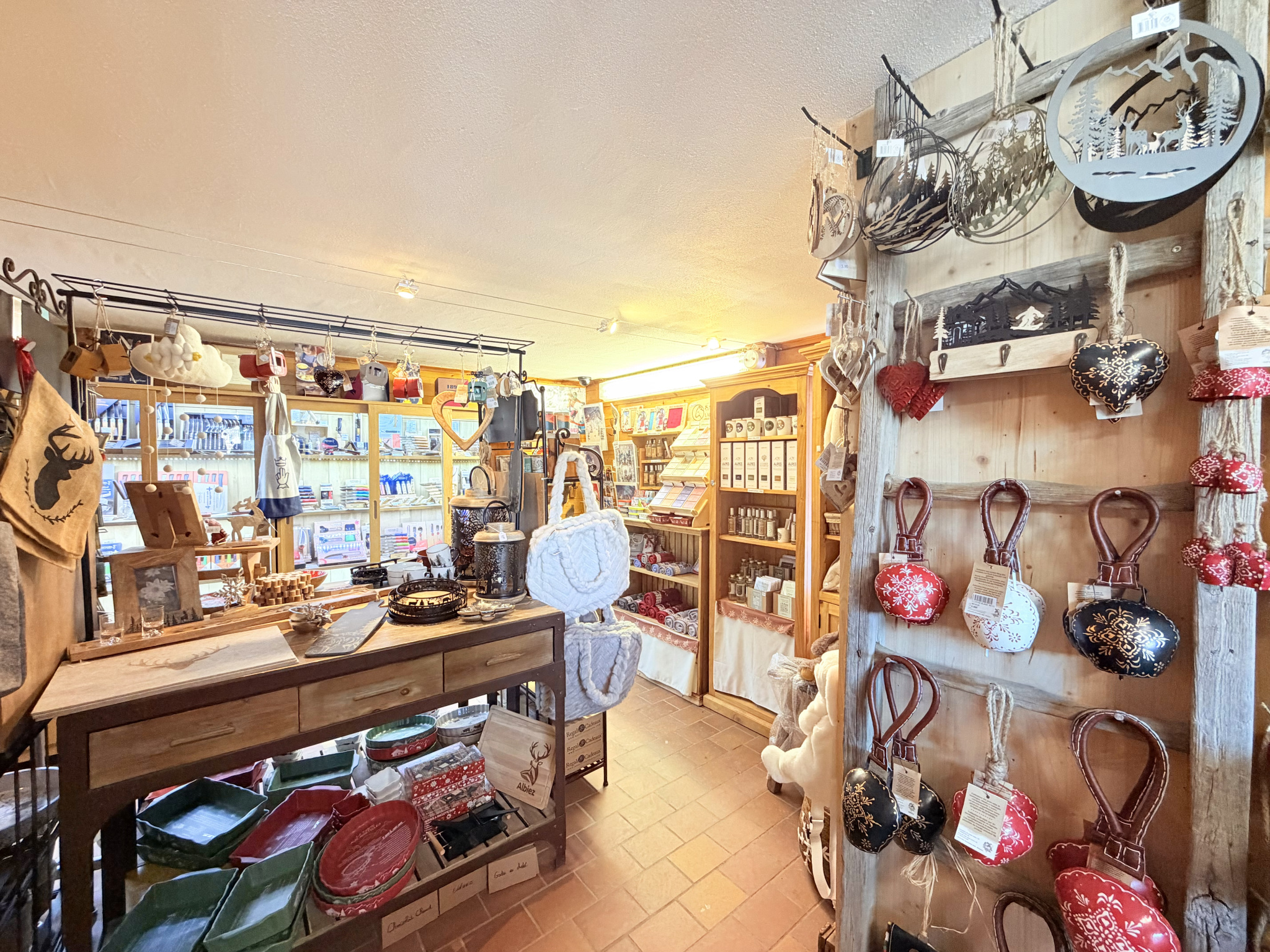 (73) ALBIEZ-MONTROND - MURS COMMERCIAUX - EMPLACEMENT No1 AU CŒUR DU VILLAGE #6