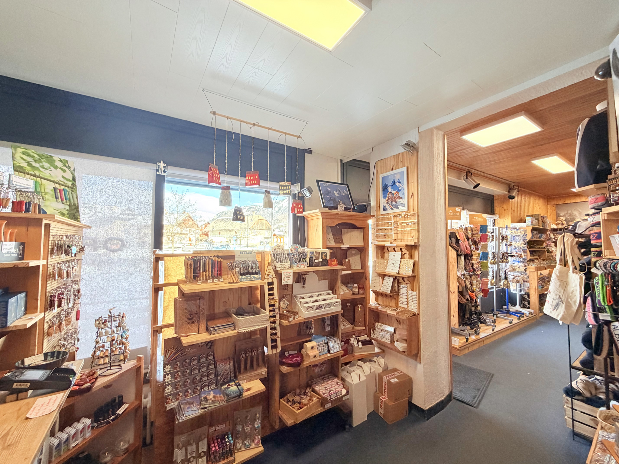 (73) ALBIEZ-MONTROND - MURS COMMERCIAUX - EMPLACEMENT No1 AU CŒUR DU VILLAGE #10