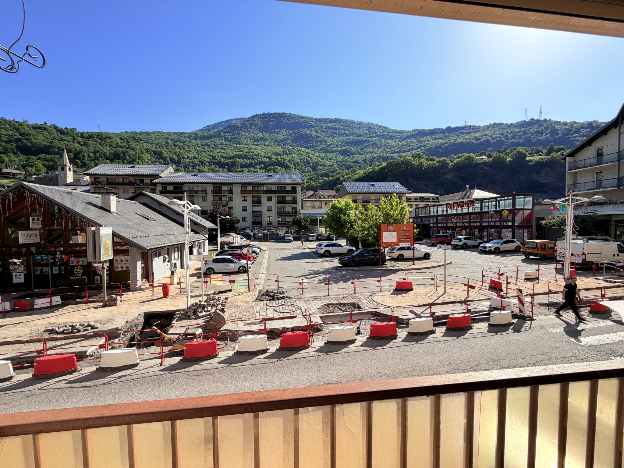 À VENDRE - BEVEL IMMOBILIER (73) SAINT-MICHEL-DE-MAURIENNE   HYPER CENTRE IMMEUBLE DE RAPPORT   200 m2 HABITAB #4