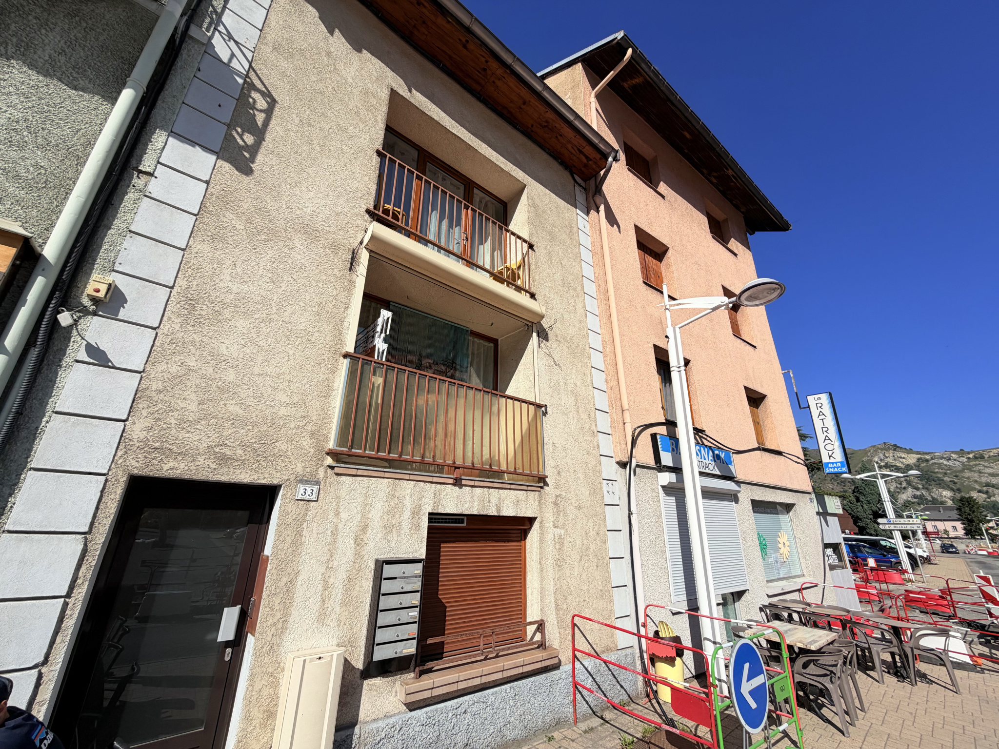 À VENDRE - BEVEL IMMOBILIER (73) SAINT-MICHEL-DE-MAURIENNE   HYPER CENTRE IMMEUBLE DE RAPPORT   200 m2 HABITAB #16