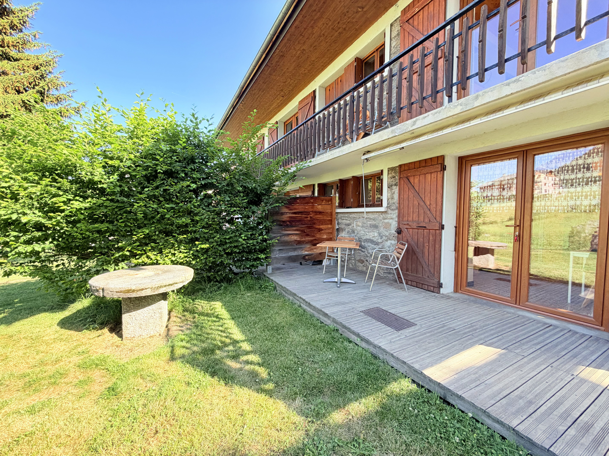 (73) ALBIEZ-MONTROND - Ensemble immobilier 3 logements et murs commerciaux - Hyper-centre du village - Jardins #2