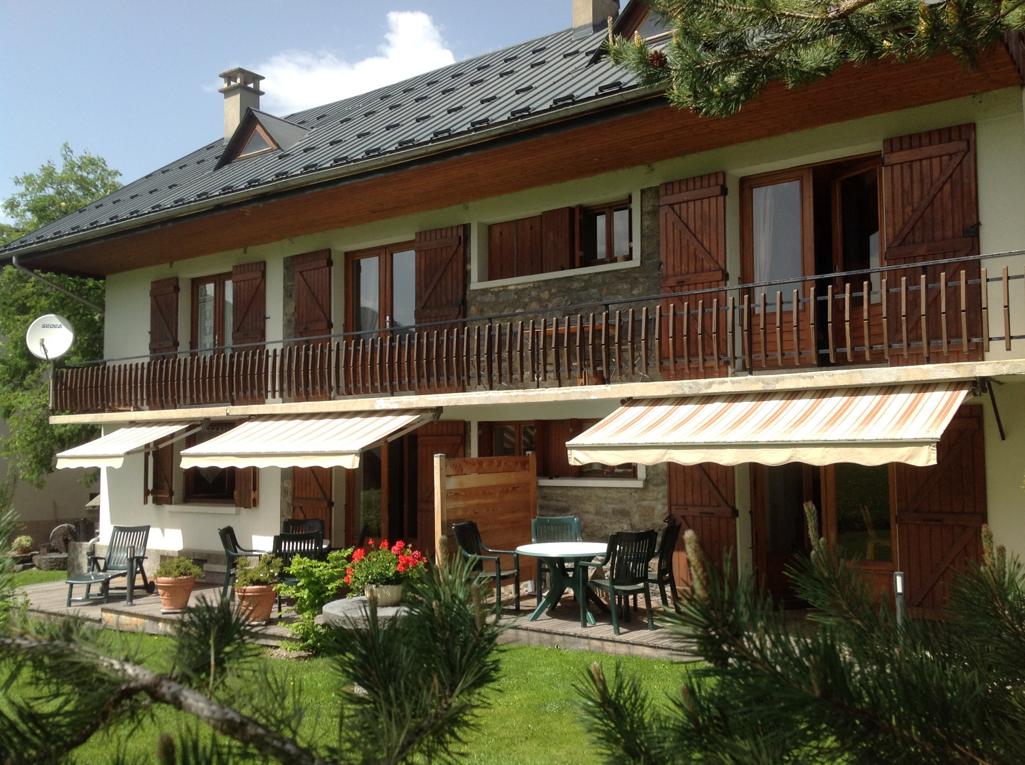 (73) ALBIEZ-MONTROND - Ensemble immobilier 3 logements et murs commerciaux - Hyper-centre du village - Jardins #5