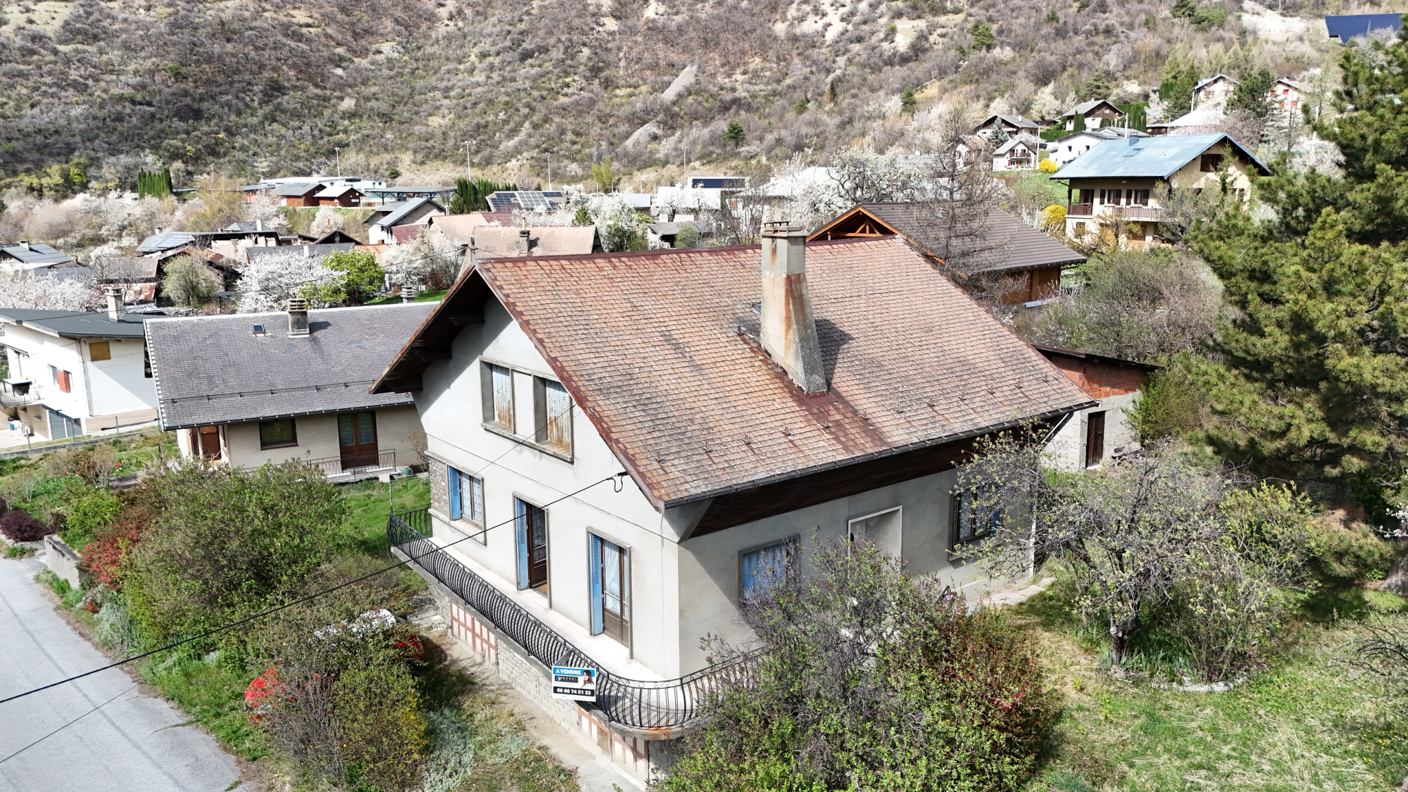 (73) SAINT-JULIEN-MONT-DENIS - Maison à fort potentiel - Grand jardin & Balcon filant - 5 Chambres - 140 m2 #1