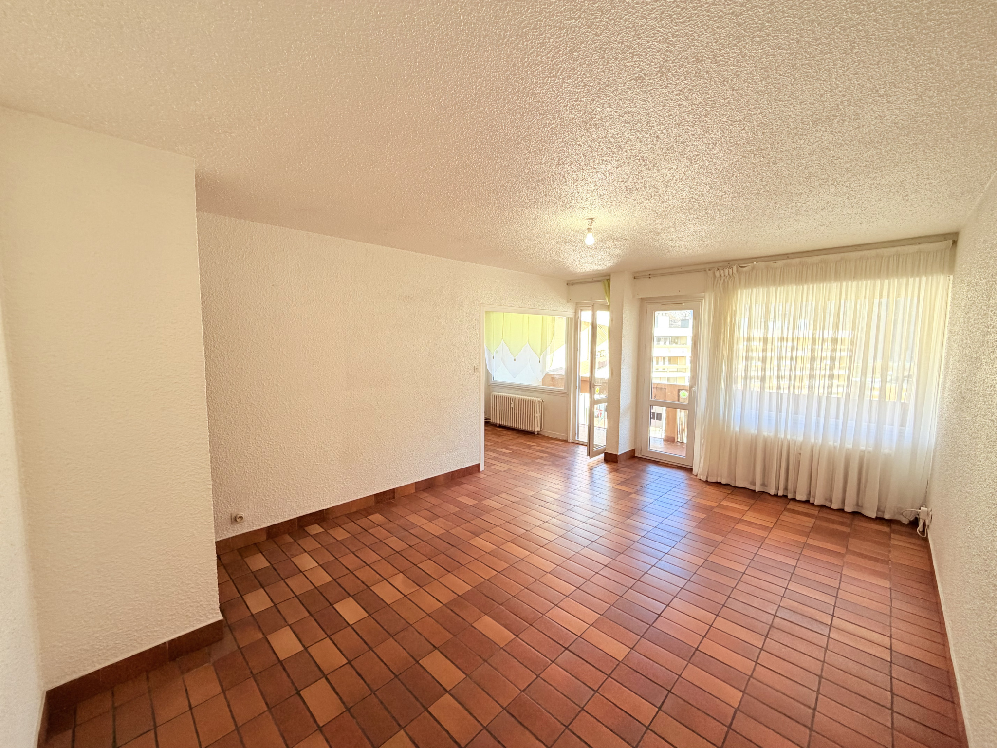(73) SAINT-JEAN-DE-MAURIENNE - Appartement T5 idéal - Hyper centre - Balcon - Cave & Garage #1