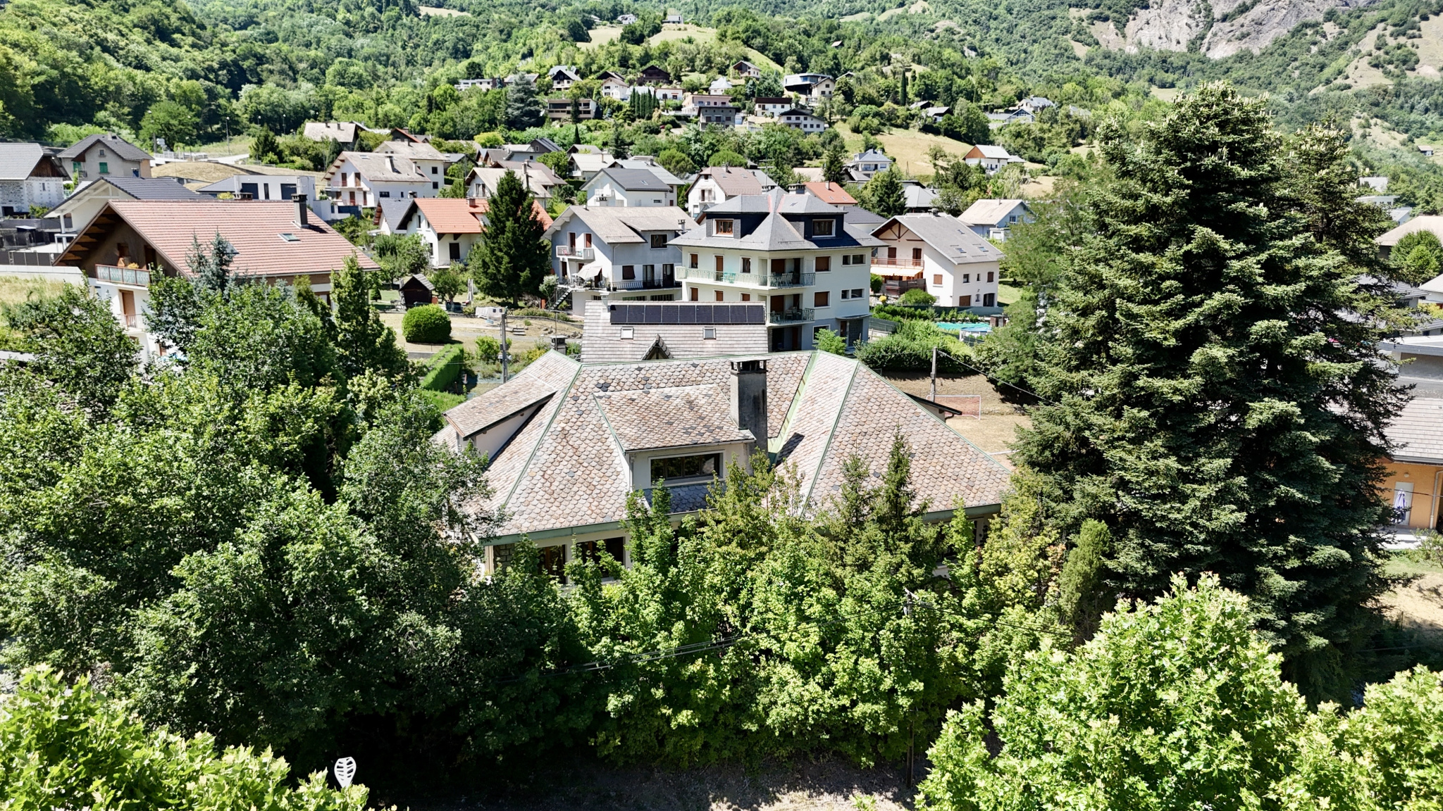 (73) ST-JEAN-DE-MAURIENNE - Maison de caractère - Fort potentiel d’aménagement - 6 chambres - Jardin - Garages #46