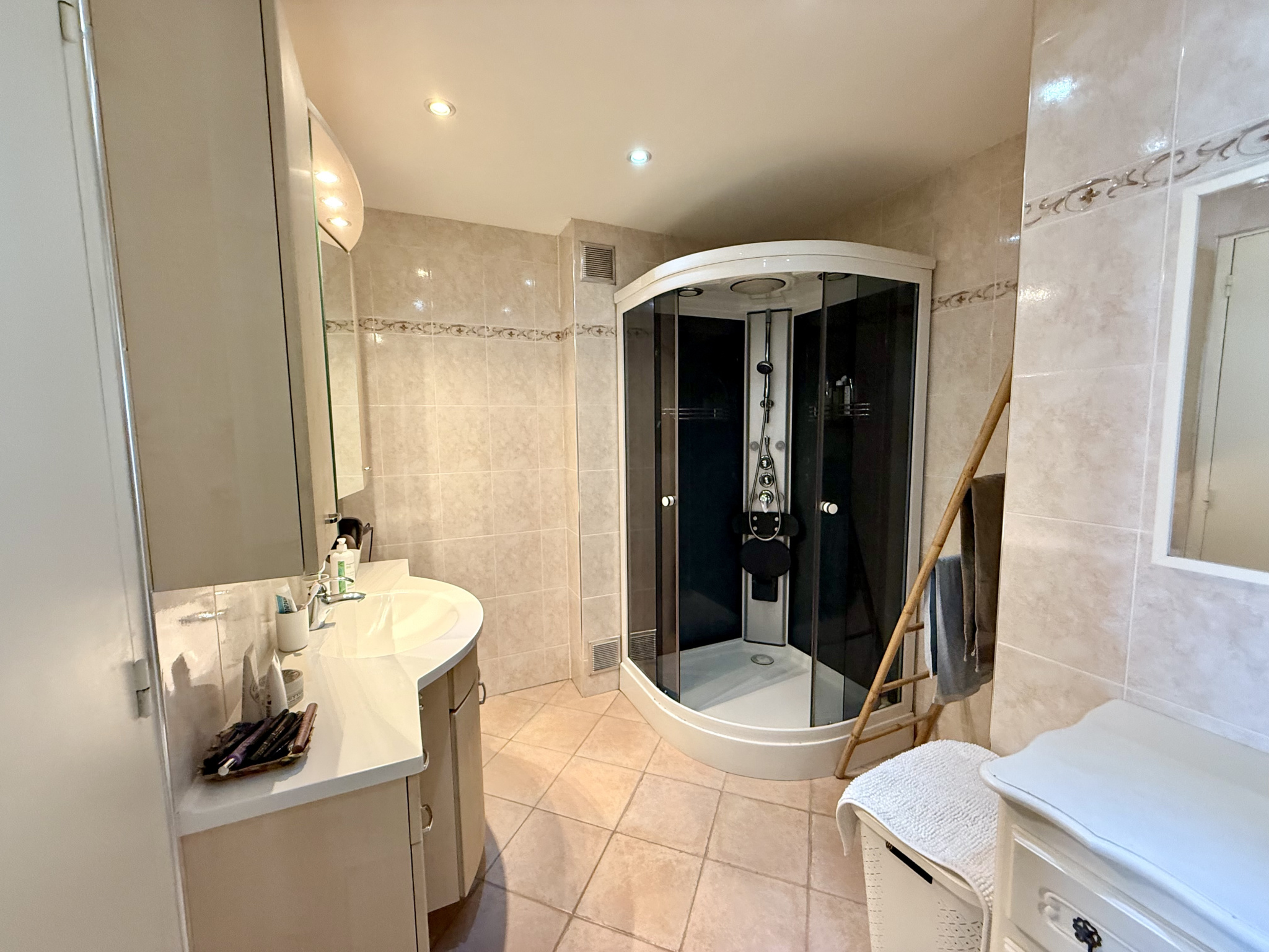 (73) SAINT-JEAN DE MAURIENNE - Sublime appartement - T4 - Traversant - Vue panoramique #13