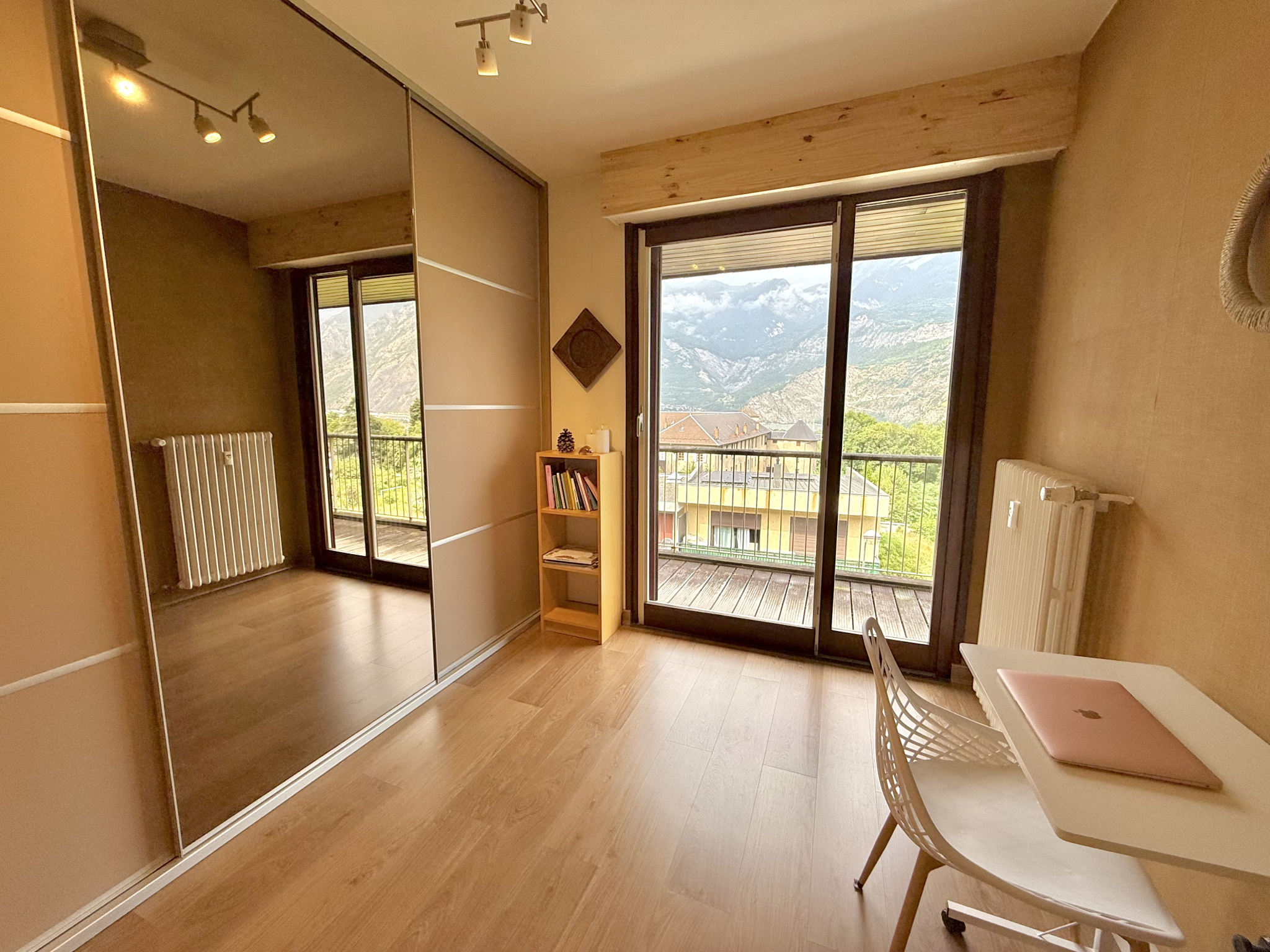 (73) SAINT-JEAN DE MAURIENNE - Sublime appartement - T4 - Traversant - Vue panoramique #10