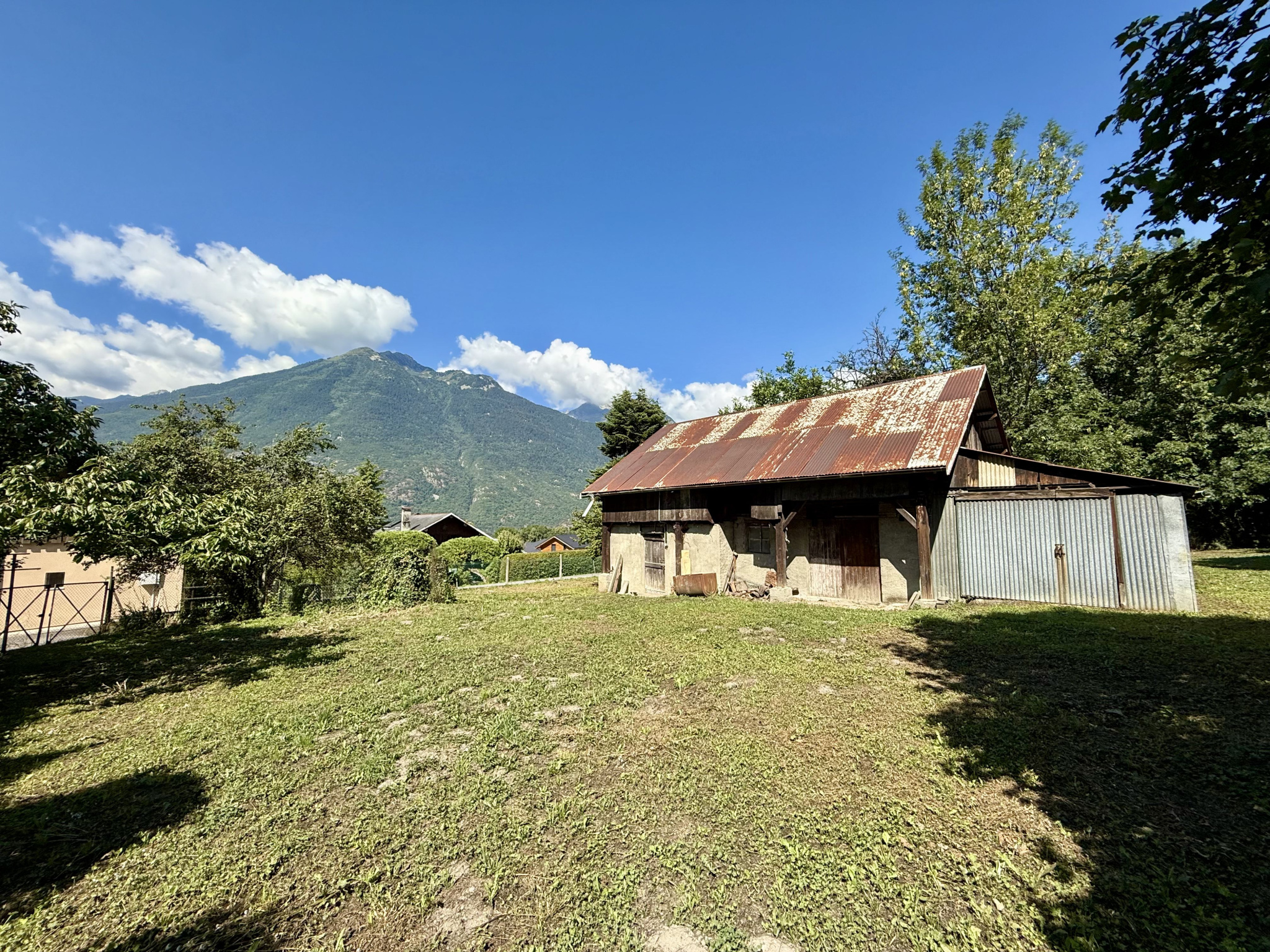 (73) Saint Avre - Terrain constructible et viabilisé - 1147m2 + 408m2 de jardin #7