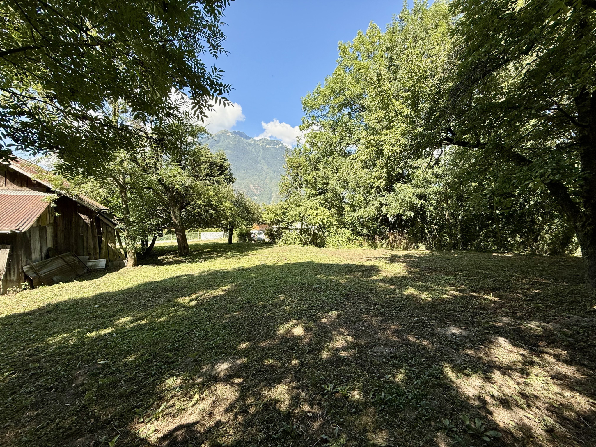 (73) Saint Avre - Terrain constructible et viabilisé - 1147m2 + 408m2 de jardin #9