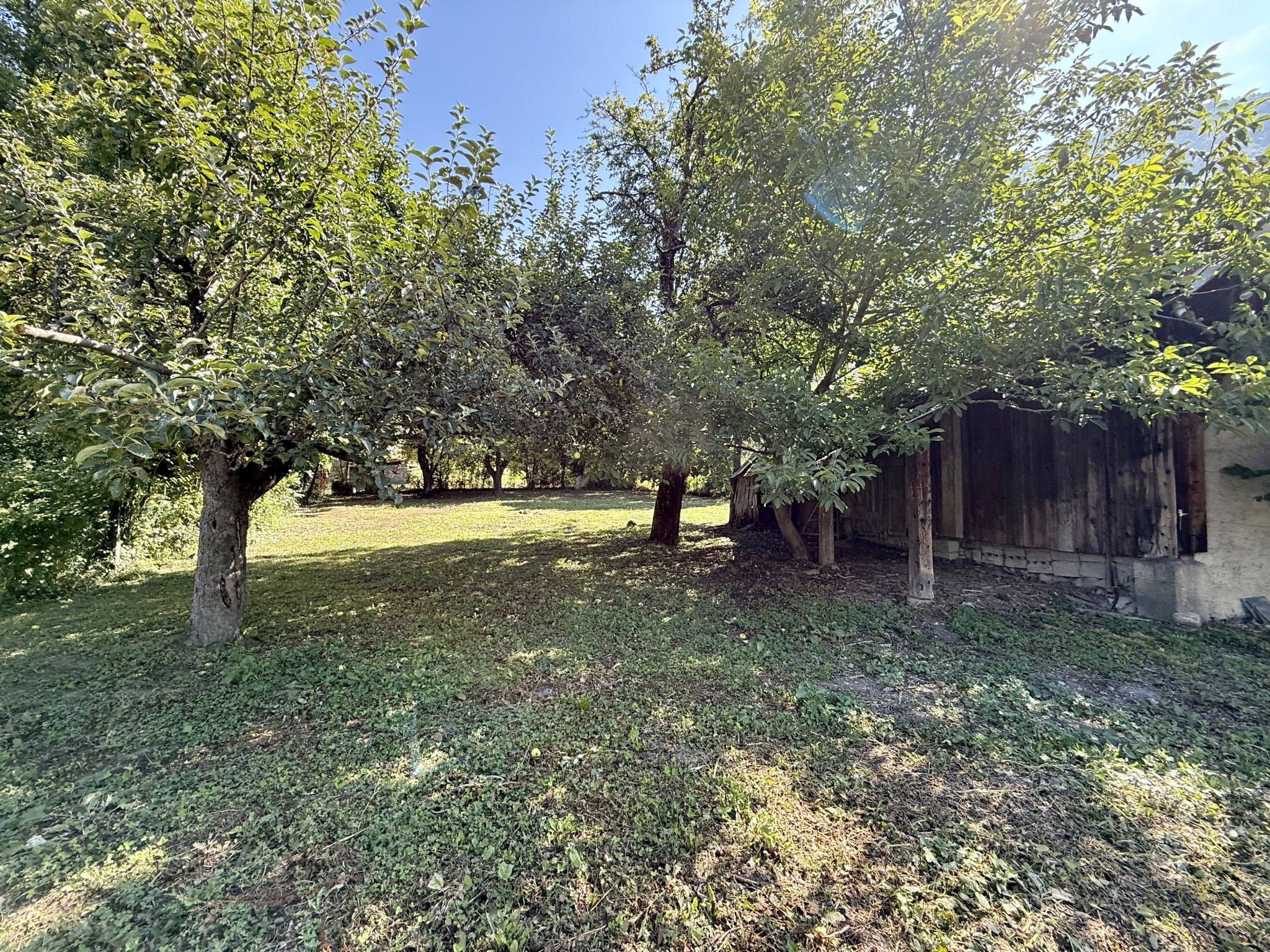 (73) Saint Avre - Terrain constructible et viabilisé - 1147m2 + 408m2 de jardin #12