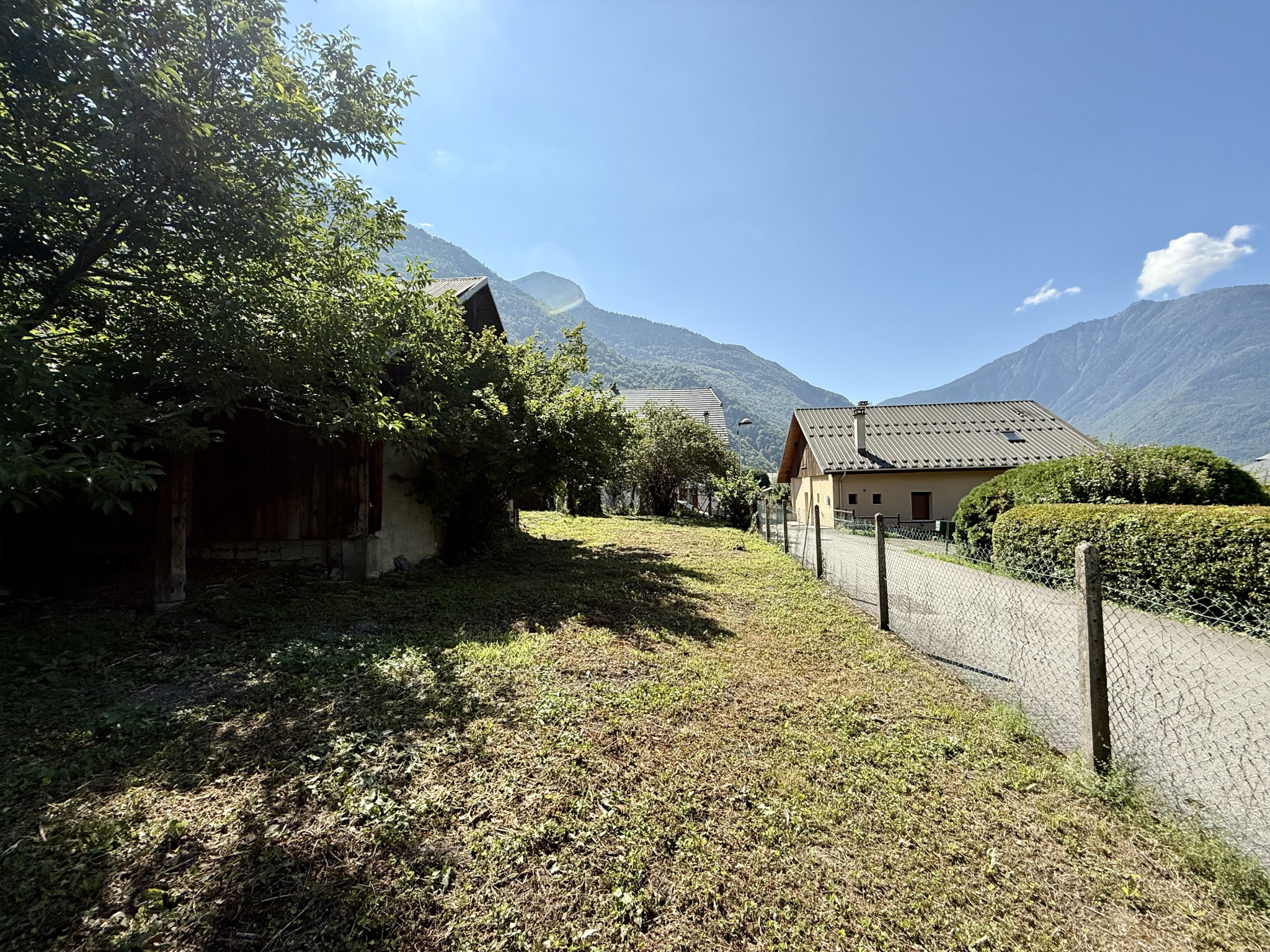 (73) Saint Avre - Terrain constructible et viabilisé - 1147m2 + 408m2 de jardin #13