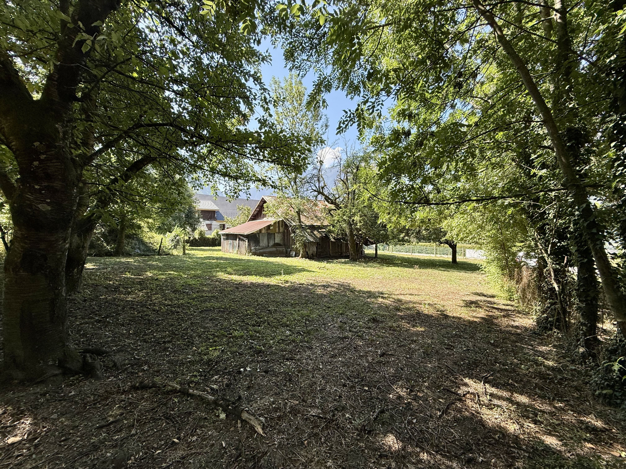 (73) Saint Avre - Terrain constructible et viabilisé - 1147m2 + 408m2 de jardin #10