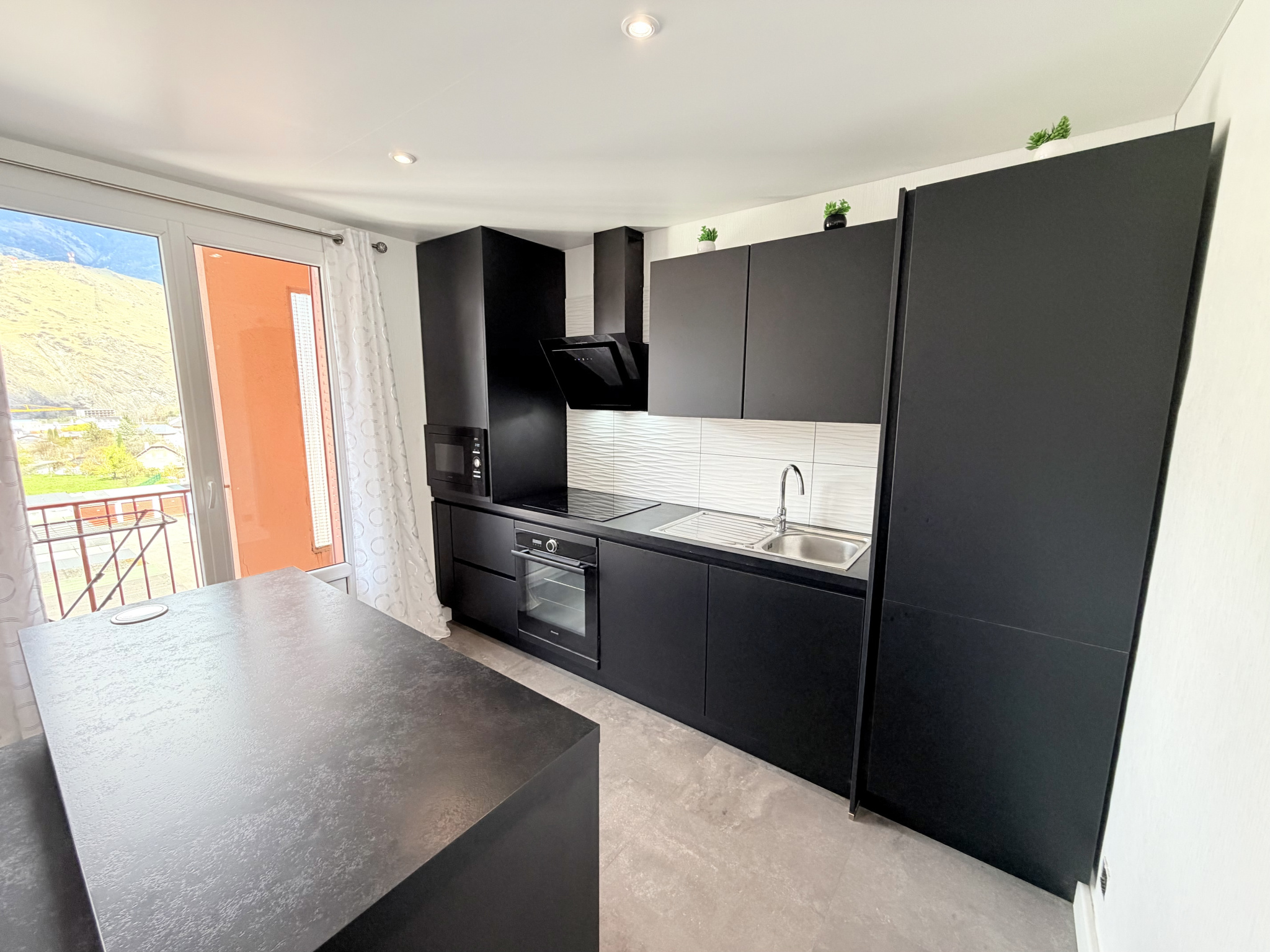 (73) SAINT-JEAN-DE-MAURIENNE - APPARTEMENT Rénové en 2021 - T3 - CAVE - BALCONS - PLACE de PARKING #5