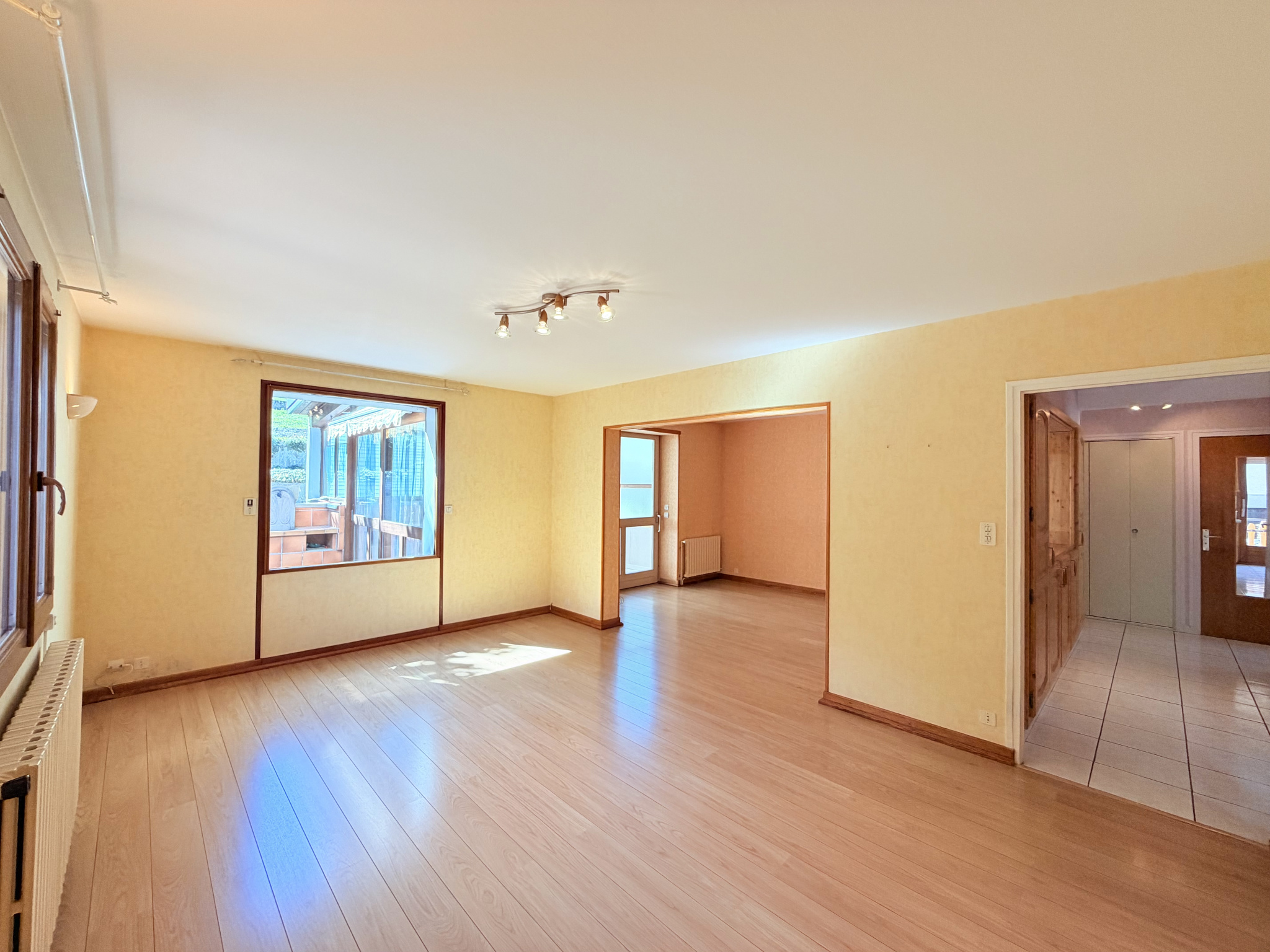 (73) VILLARGONDRAN - Jolie maison avec beaux extérieurs - 5 chambres - Garage & Atelier - Véranda - Rare à la #2