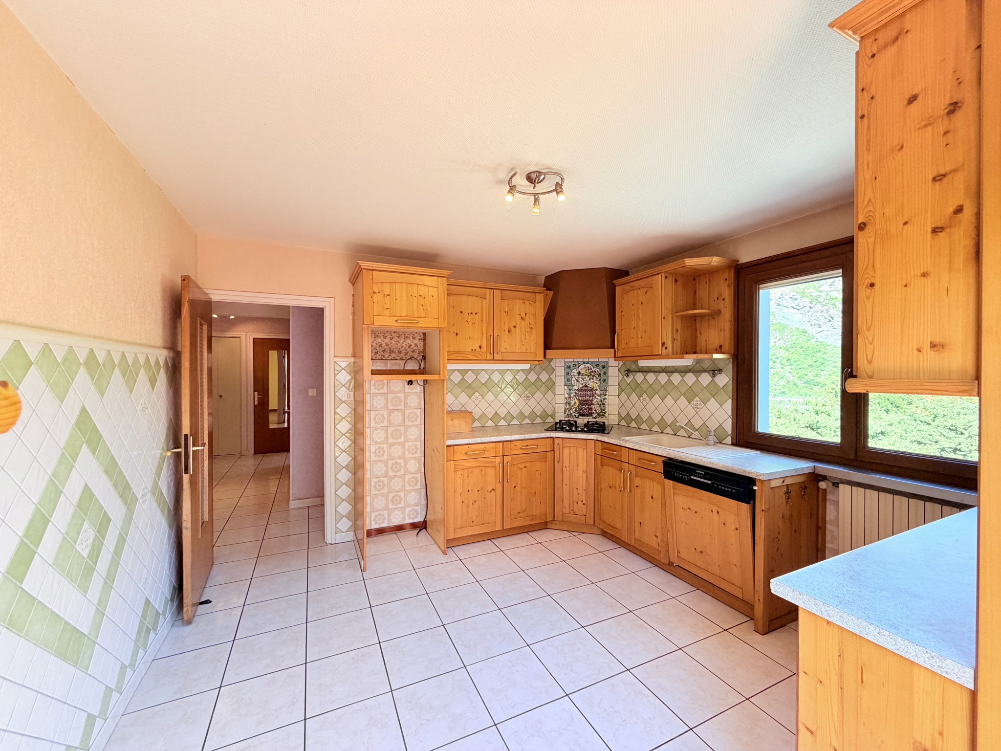 (73) VILLARGONDRAN - Jolie maison avec beaux extérieurs - 5 chambres - Garage & Atelier - Véranda - Rare à la #36