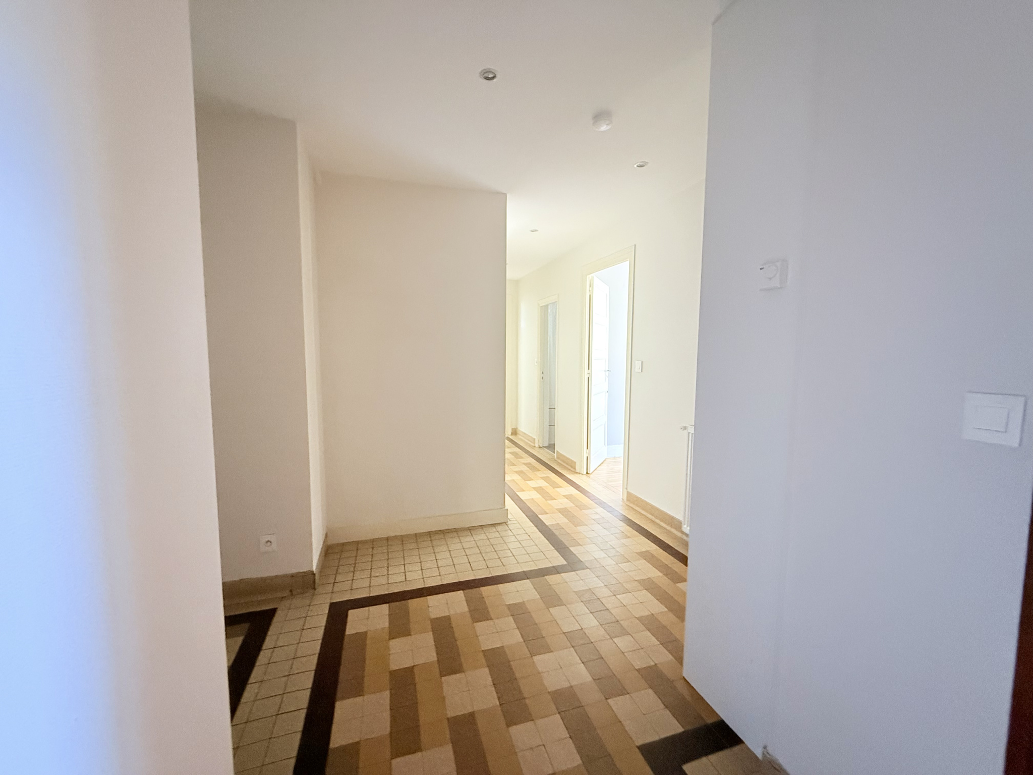 (73) SAINT JEAN DE MAURIENNE - HYPER CENTRE -Rare appartement T2 - Possibilité T3 - Terrasse #12