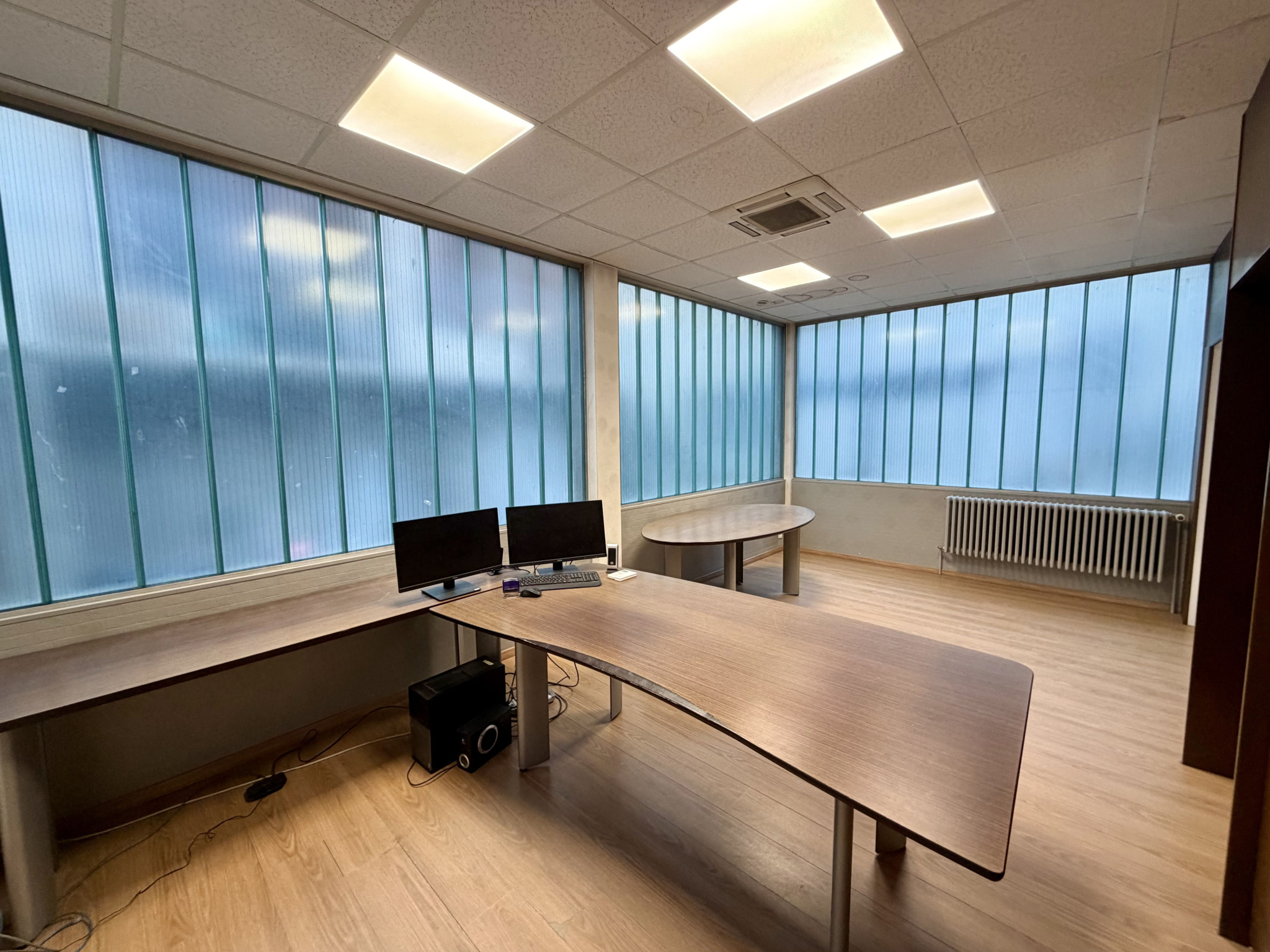 SAINT-JEAN-DE-MAURIENNE (73)   CENTRE-VILLE   LOCAL COMMERCIAL 111 m2 + CAVE 40 m2   EMPLACEMENT No1   VISIBIL #10