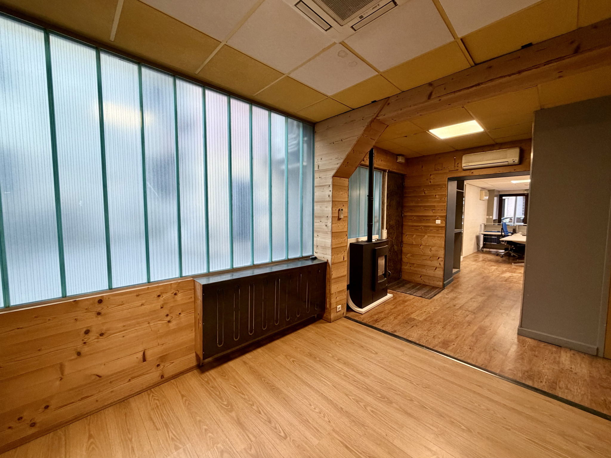 SAINT-JEAN-DE-MAURIENNE (73)   CENTRE-VILLE   LOCAL COMMERCIAL 111 m2 + CAVE 40 m2   EMPLACEMENT No1   VISIBIL #6