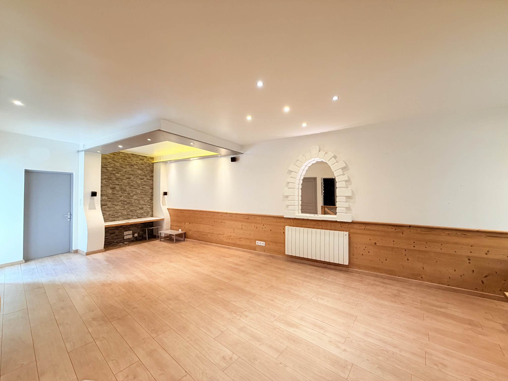 (73) Saint-Julien-Mont-Denis - Centre Village - Rare Appartement T2 bis - Grande chambre - Spacieuse terrasse #17