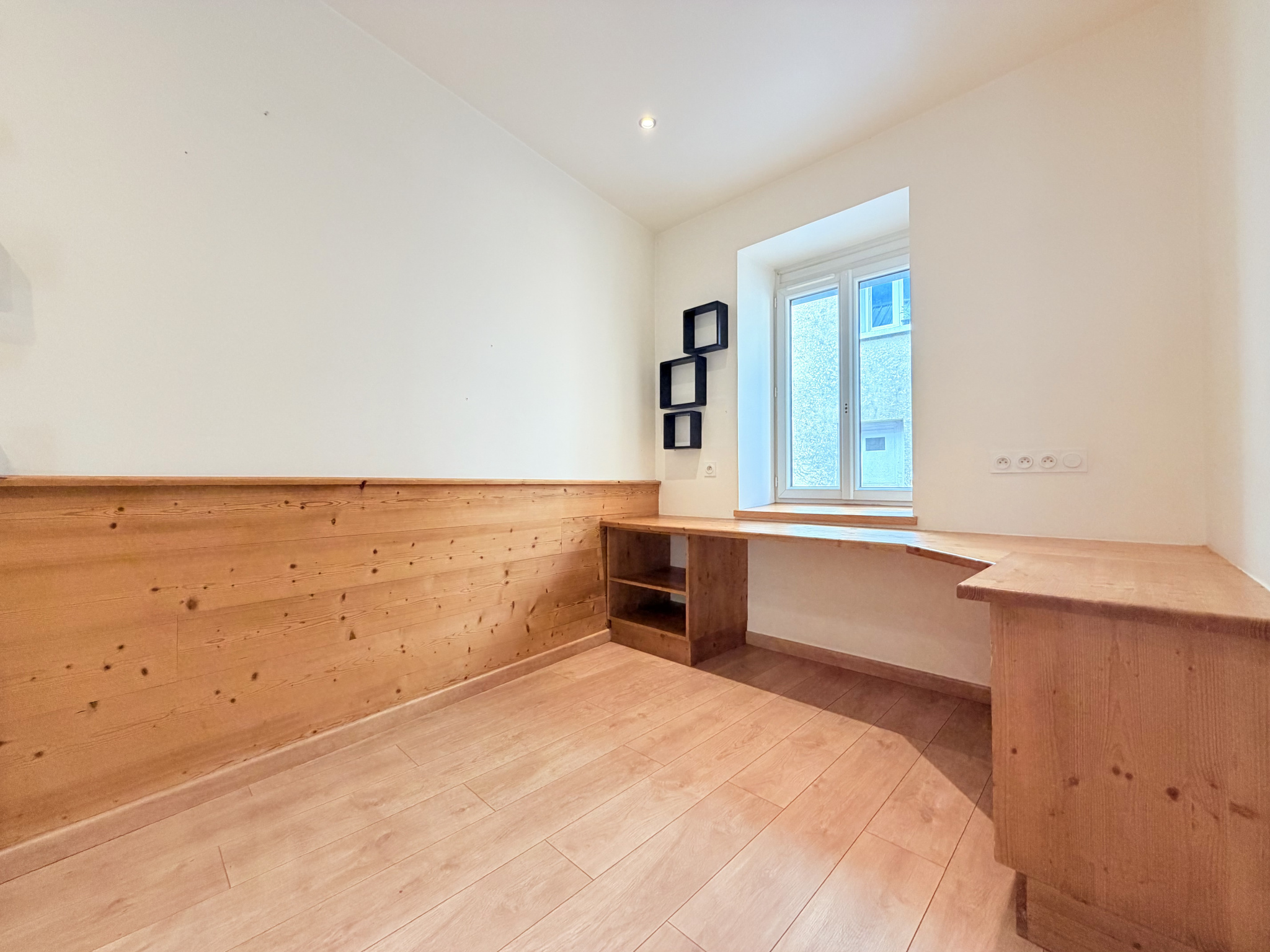 (73) Saint-Julien-Mont-Denis - Centre Village - Rare Appartement T2 bis - Grande chambre - Spacieuse terrasse #14