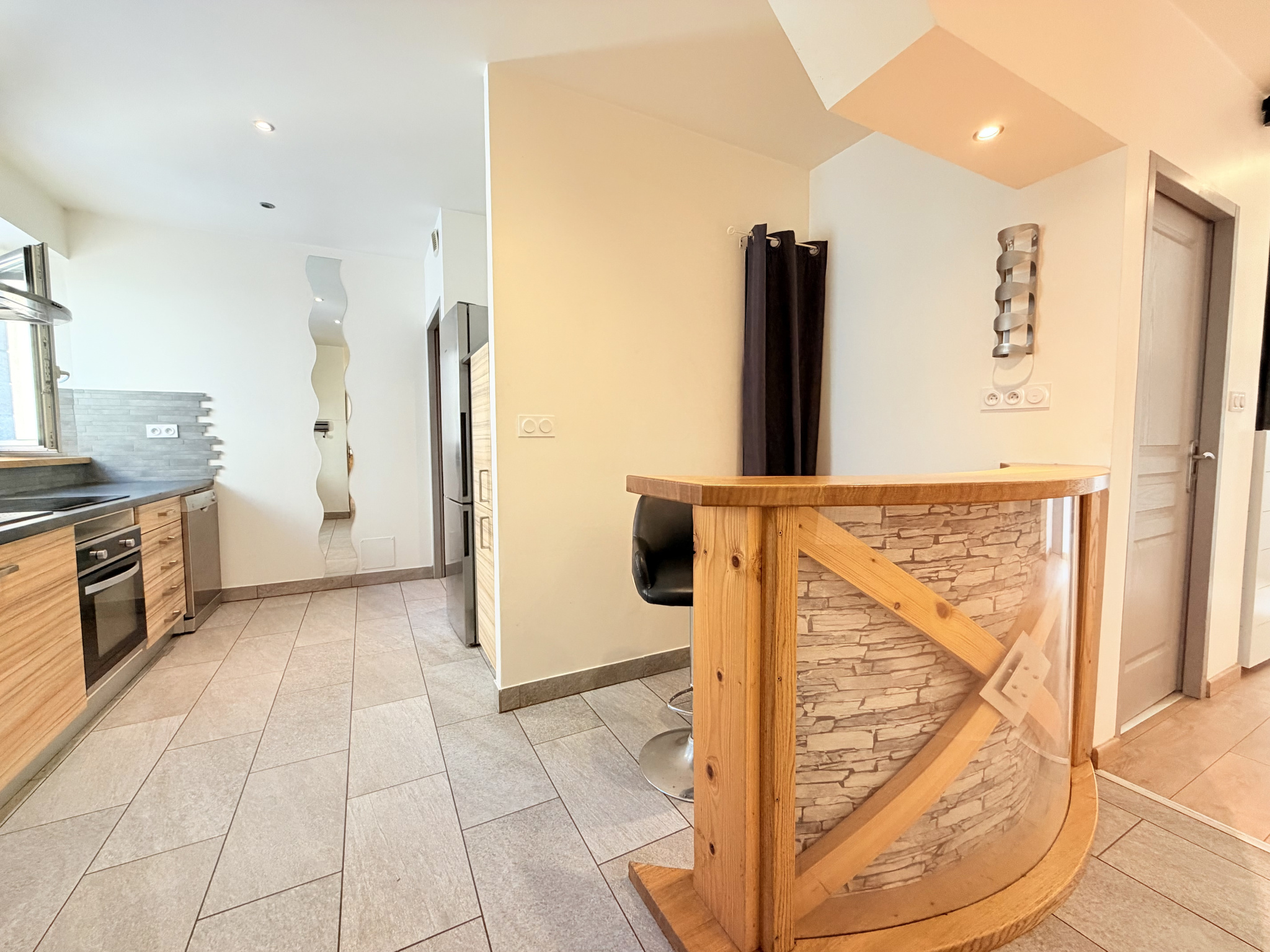 (73) Saint-Julien-Mont-Denis - Centre Village - Rare Appartement T2 bis - Grande chambre - Spacieuse terrasse #16