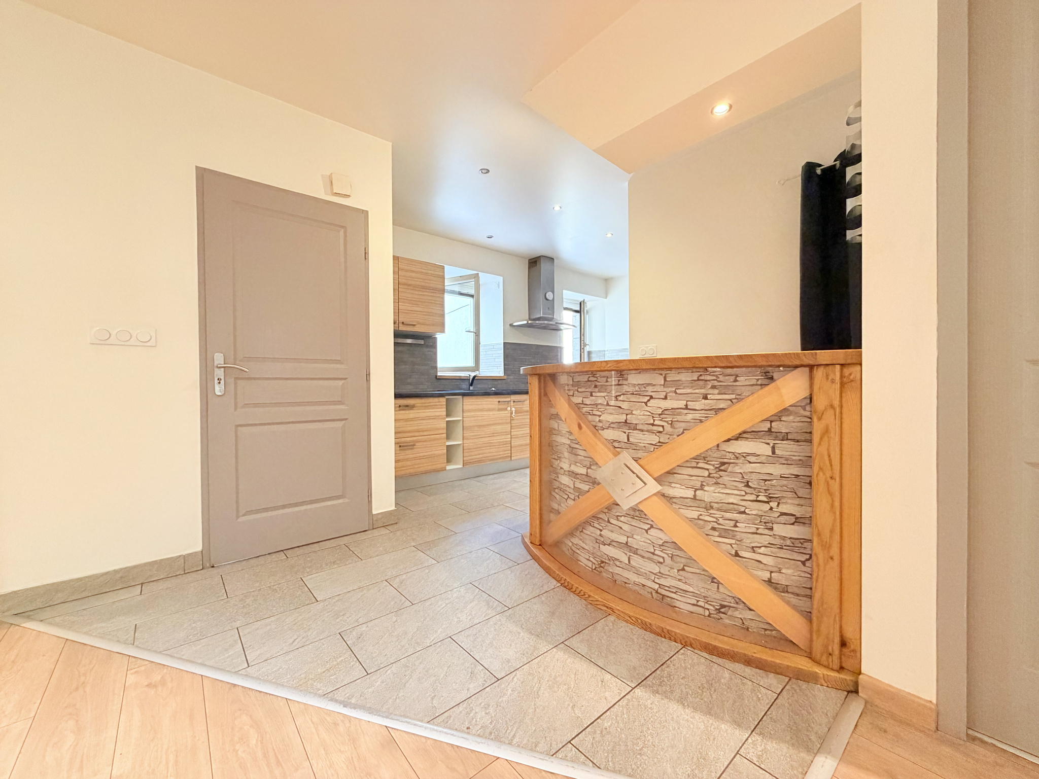 (73) Saint-Julien-Mont-Denis - Centre Village - Rare Appartement T2 bis - Grande chambre - Spacieuse terrasse #8