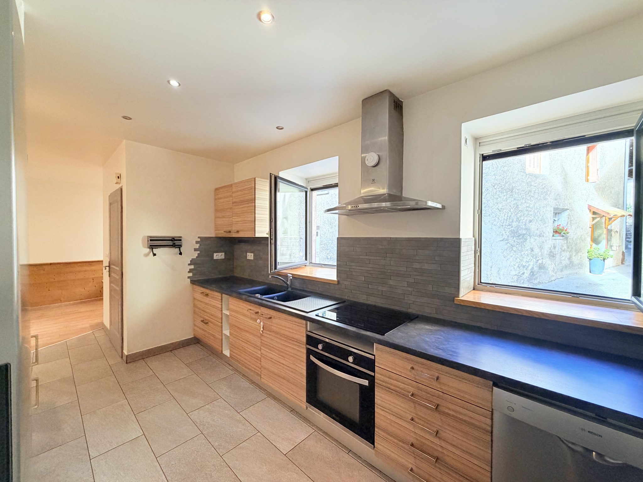 (73) Saint-Julien-Mont-Denis - Centre Village - Rare Appartement T2 bis - Grande chambre - Spacieuse terrasse #11