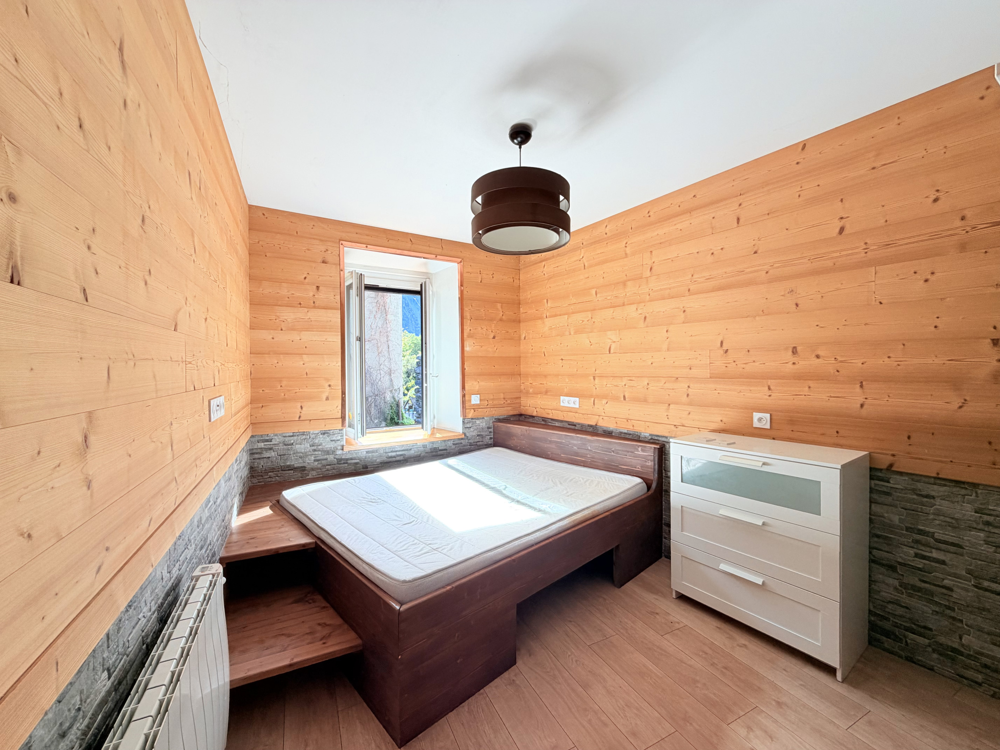 (73) Saint-Julien-Mont-Denis - Centre Village - Rare Appartement T2 bis - Grande chambre - Spacieuse terrasse #2