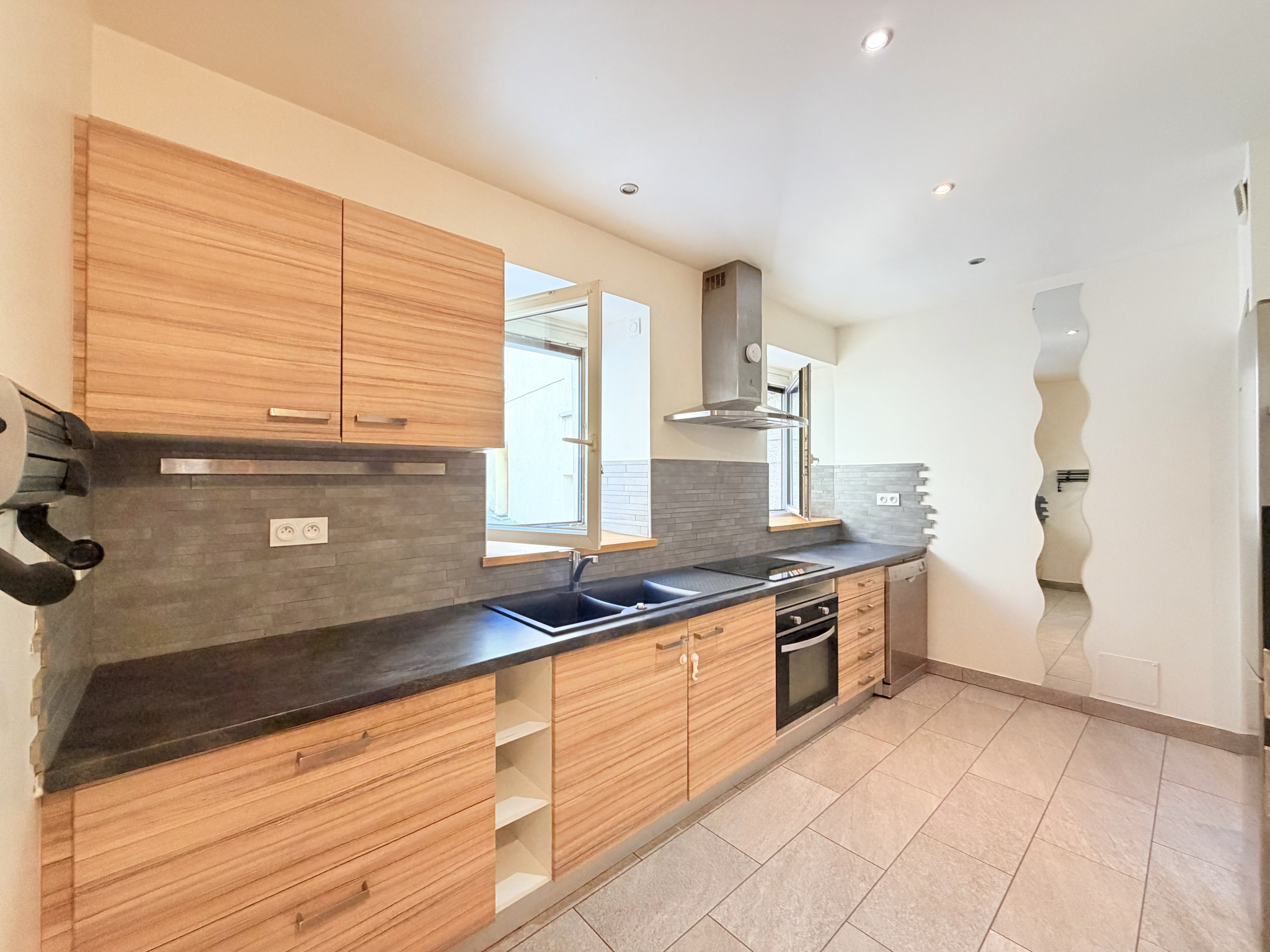 (73) Saint-Julien-Mont-Denis - Centre Village - Rare Appartement T2 bis - Grande chambre - Spacieuse terrasse #3