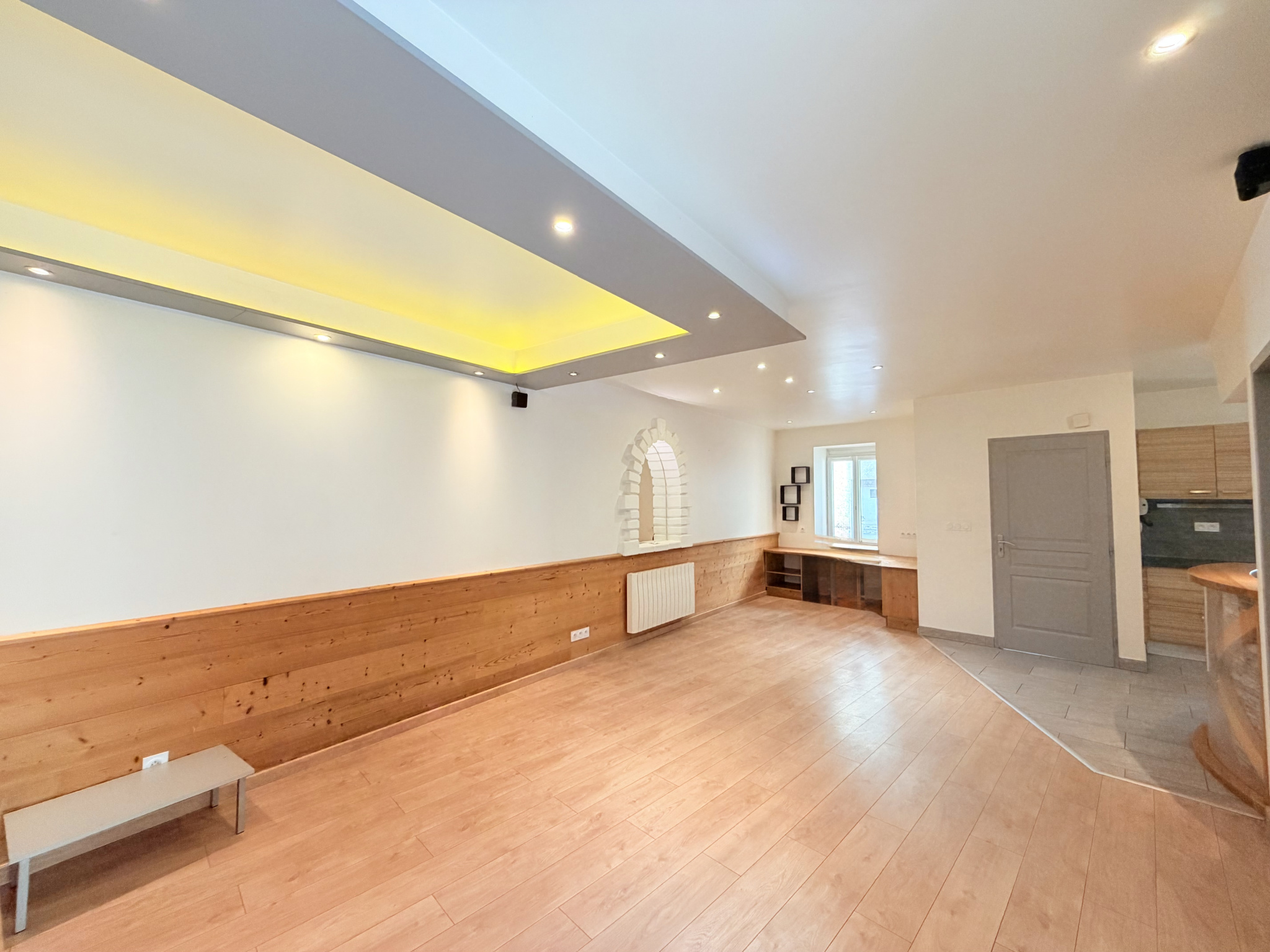 (73) Saint-Julien-Mont-Denis - Centre Village - Rare Appartement T2 bis - Grande chambre - Spacieuse terrasse #5