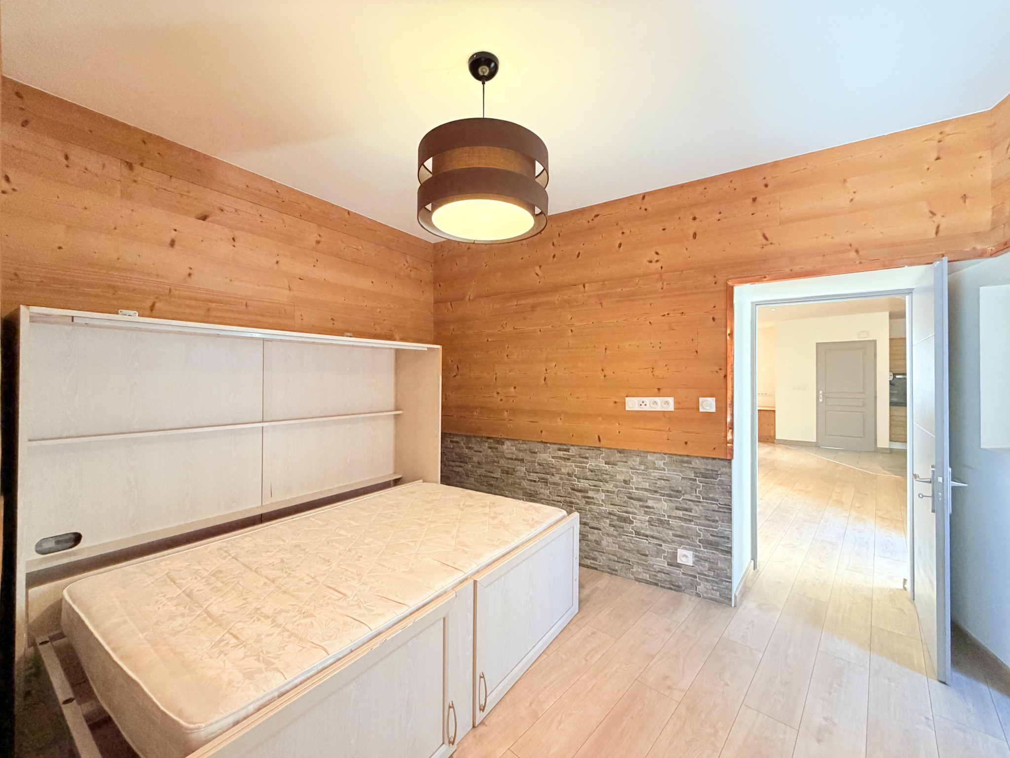 (73) Saint-Julien-Mont-Denis - Centre Village - Rare Appartement T2 bis - Grande chambre - Spacieuse terrasse #12