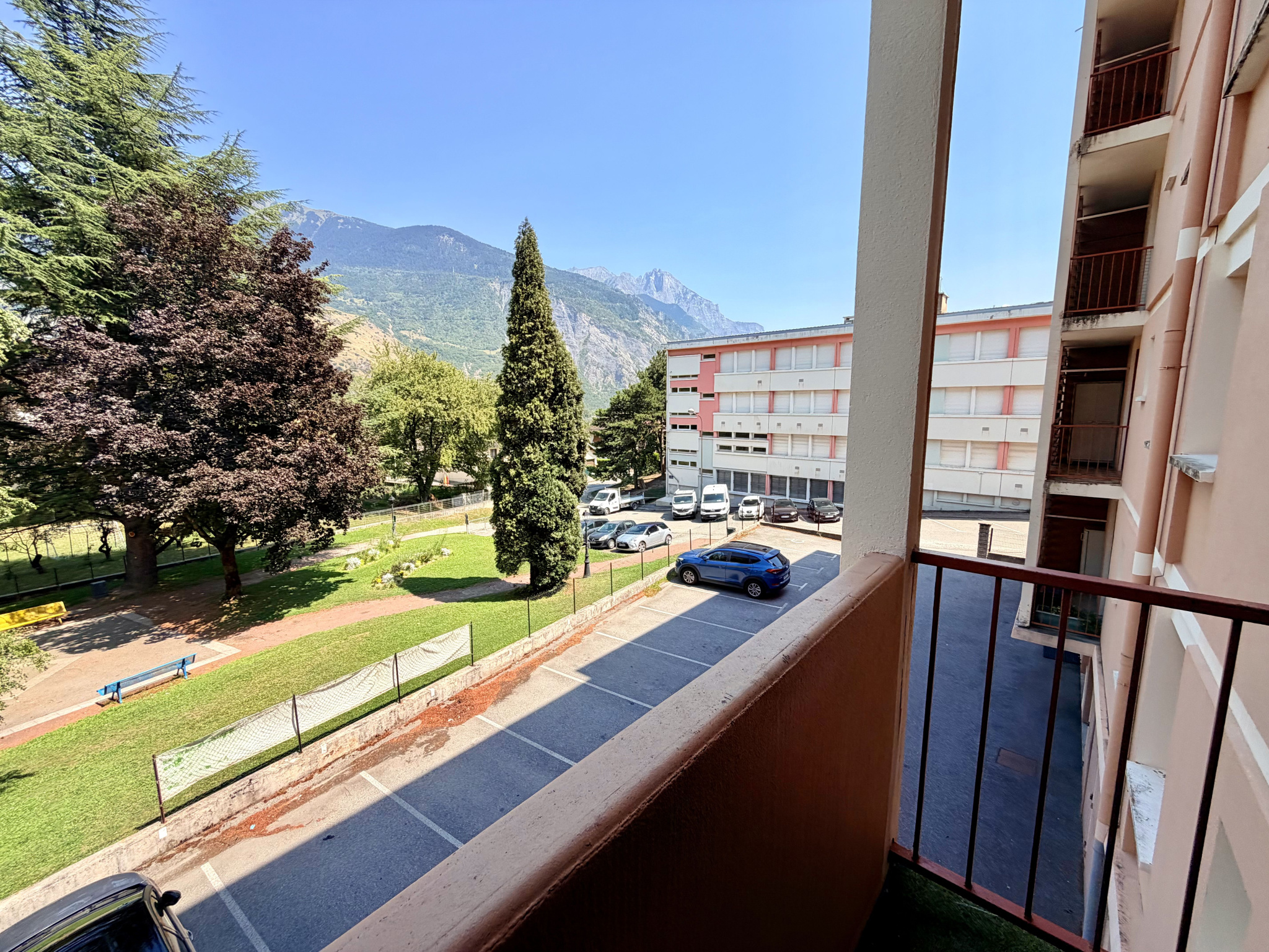 (73) Saint-Jean-de-Maurienne - Appartement T3 entièrement rénové - 2 chambres - 2 balcons - Garage - Cave - As #7