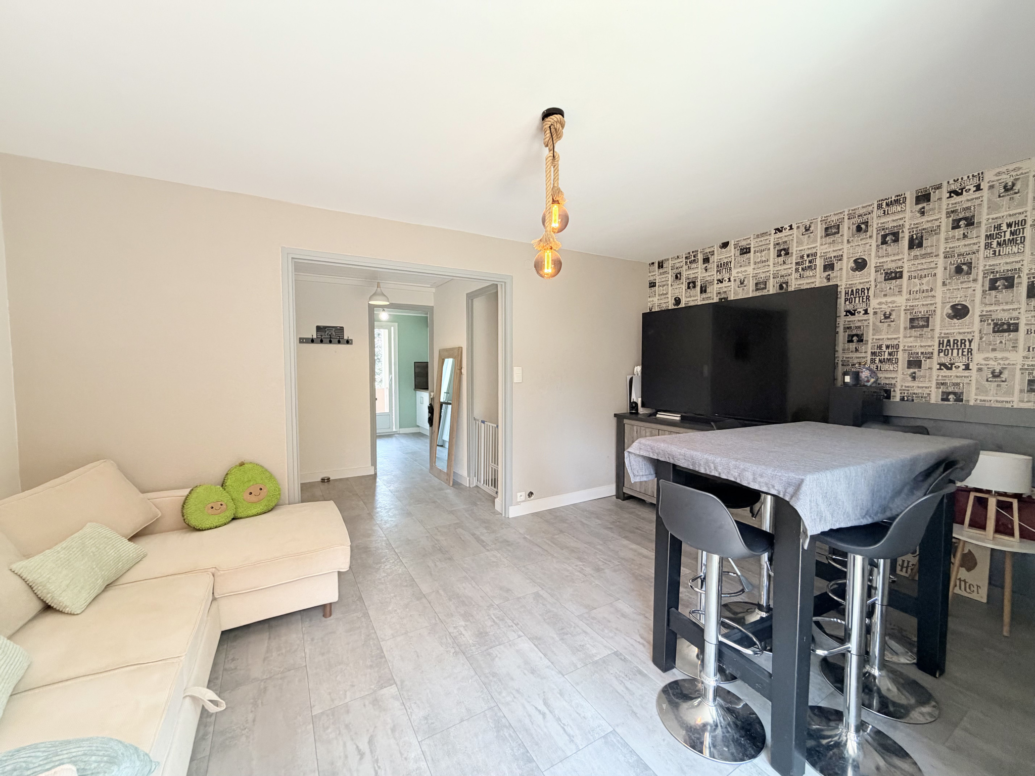 (73) Saint-Jean-de-Maurienne - Appartement T3 entièrement rénové - 2 chambres - 2 balcons - Garage - Cave - As #2