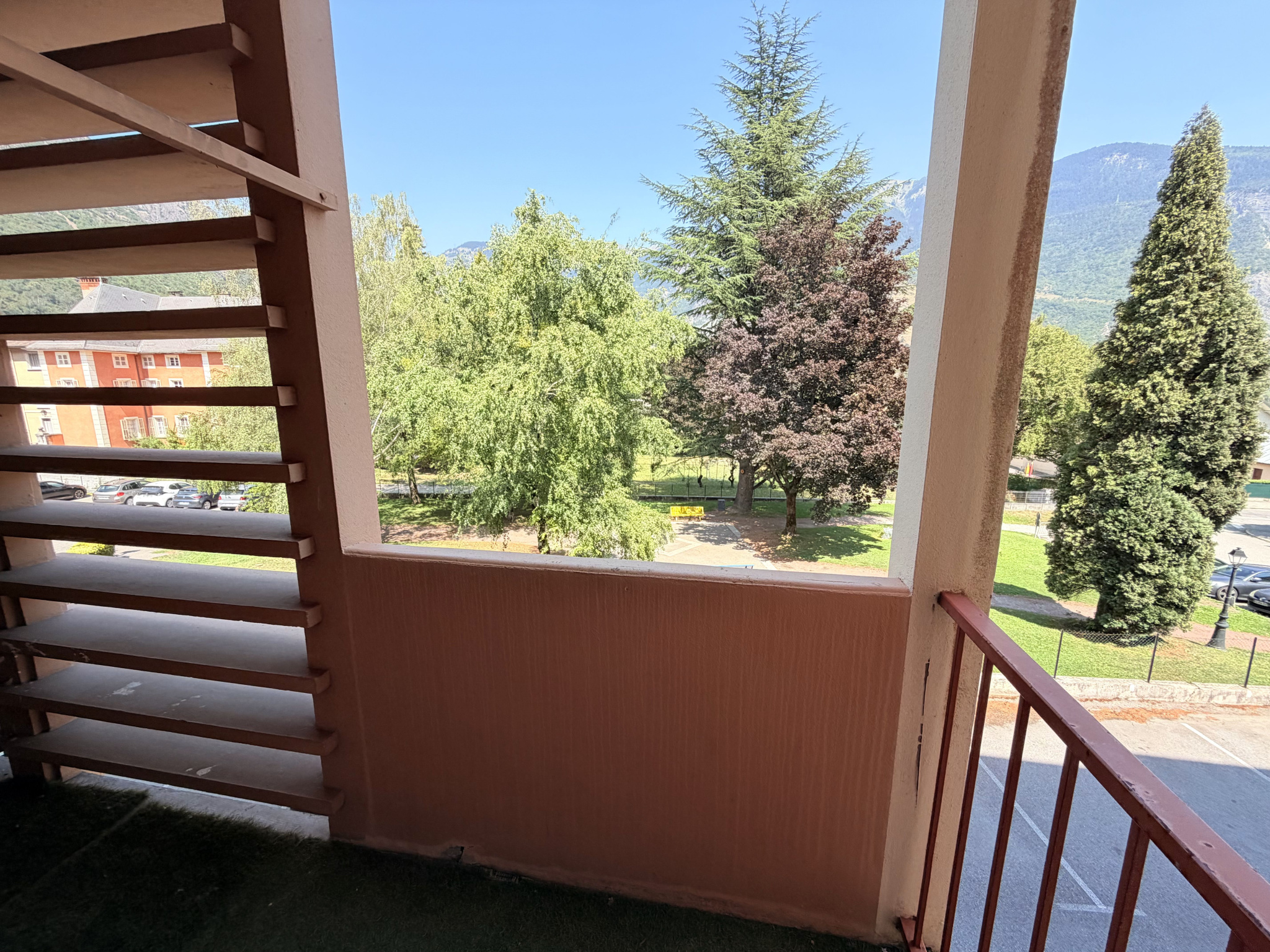 (73) Saint-Jean-de-Maurienne - Appartement T3 entièrement rénové - 2 chambres - 2 balcons - Garage - Cave - As #14