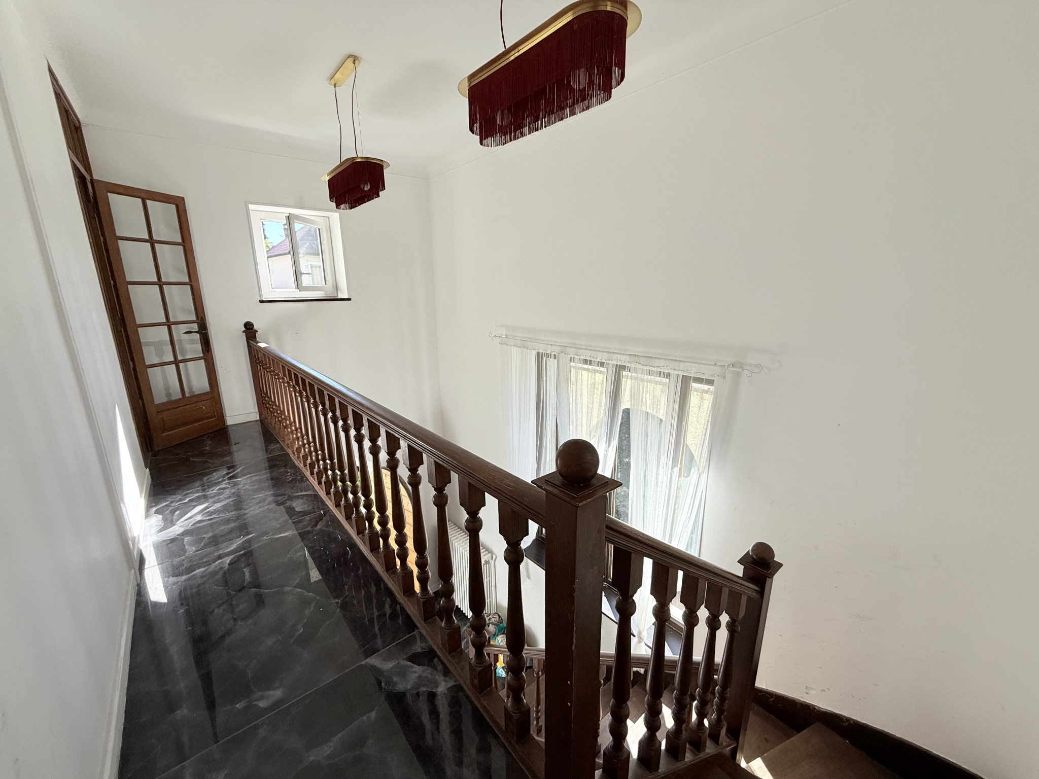 (73) SAINT-JEAN-DE-MAURIENNE - Rare Bâtiment centre - 2 T2 - Studio - Local commercial - Combles aménageables #1