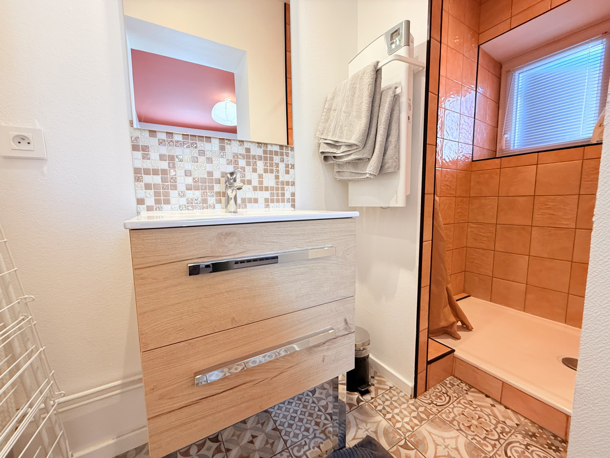 (73) SAINT-JEAN-DE-MAURIENNE - Rare Bâtiment centre - 2 T2 - Studio - Local commercial - Combles aménageables #14