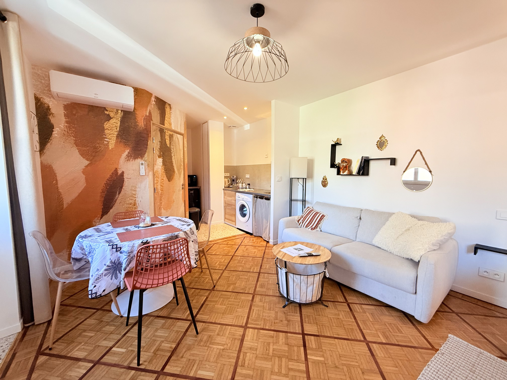 (73) SAINT-JEAN-DE-MAURIENNE - Rare Bâtiment centre - 2 T2 - Studio - Local commercial - Combles aménageables #24