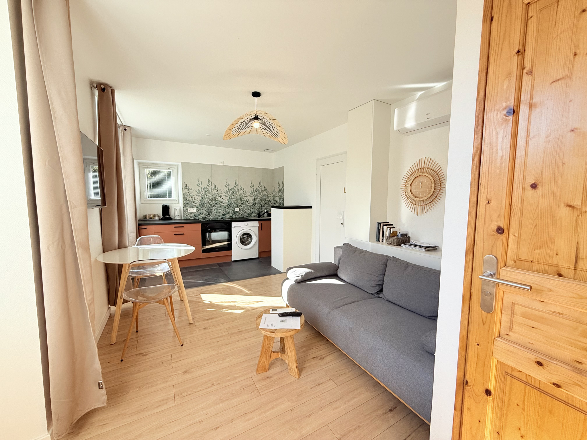 (73) SAINT-JEAN-DE-MAURIENNE - Rare Bâtiment centre - 2 T2 - Studio - Local commercial - Combles aménageables #15