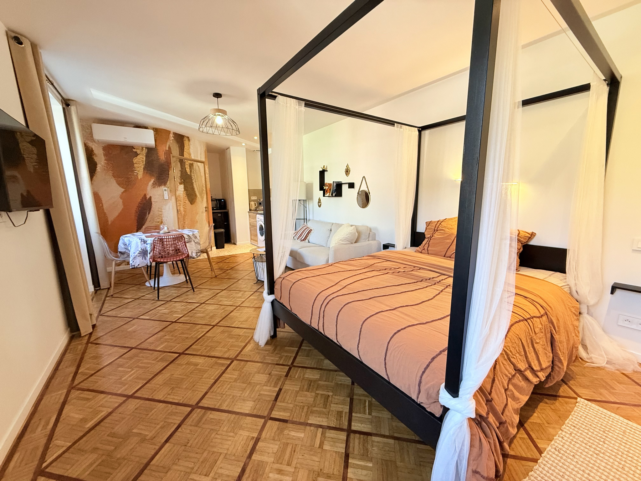 (73) SAINT-JEAN-DE-MAURIENNE - Rare Bâtiment centre - 2 T2 - Studio - Local commercial - Combles aménageables #3