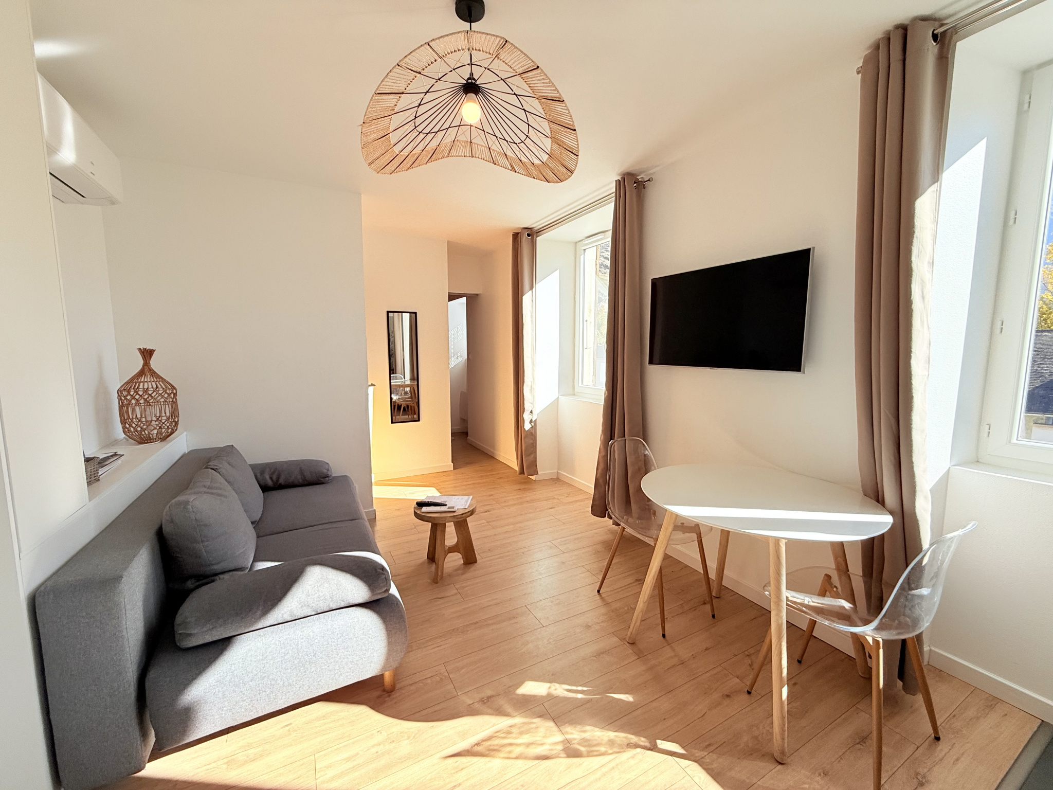 (73) SAINT-JEAN-DE-MAURIENNE - Rare Bâtiment centre - 2 T2 - Studio - Local commercial - Combles aménageables #13