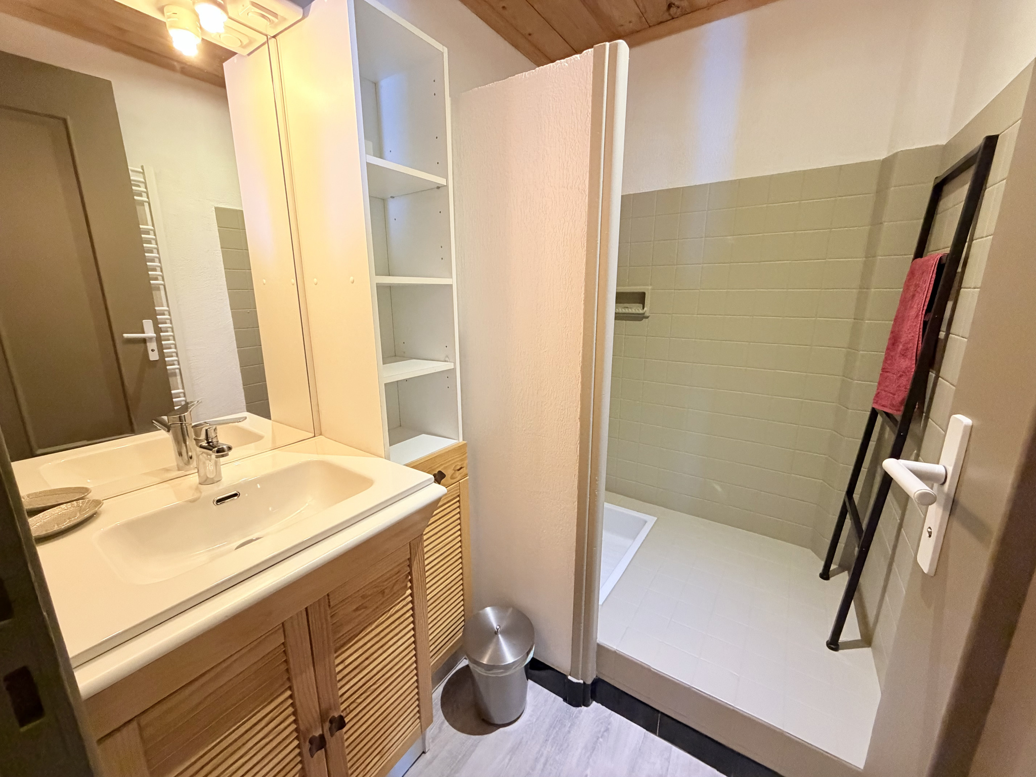 (73) ALBIEZ-MONTROND - Appartement lumineux 42,5m2 - Petite copropriété - Exposition Sud - Place de parking #13