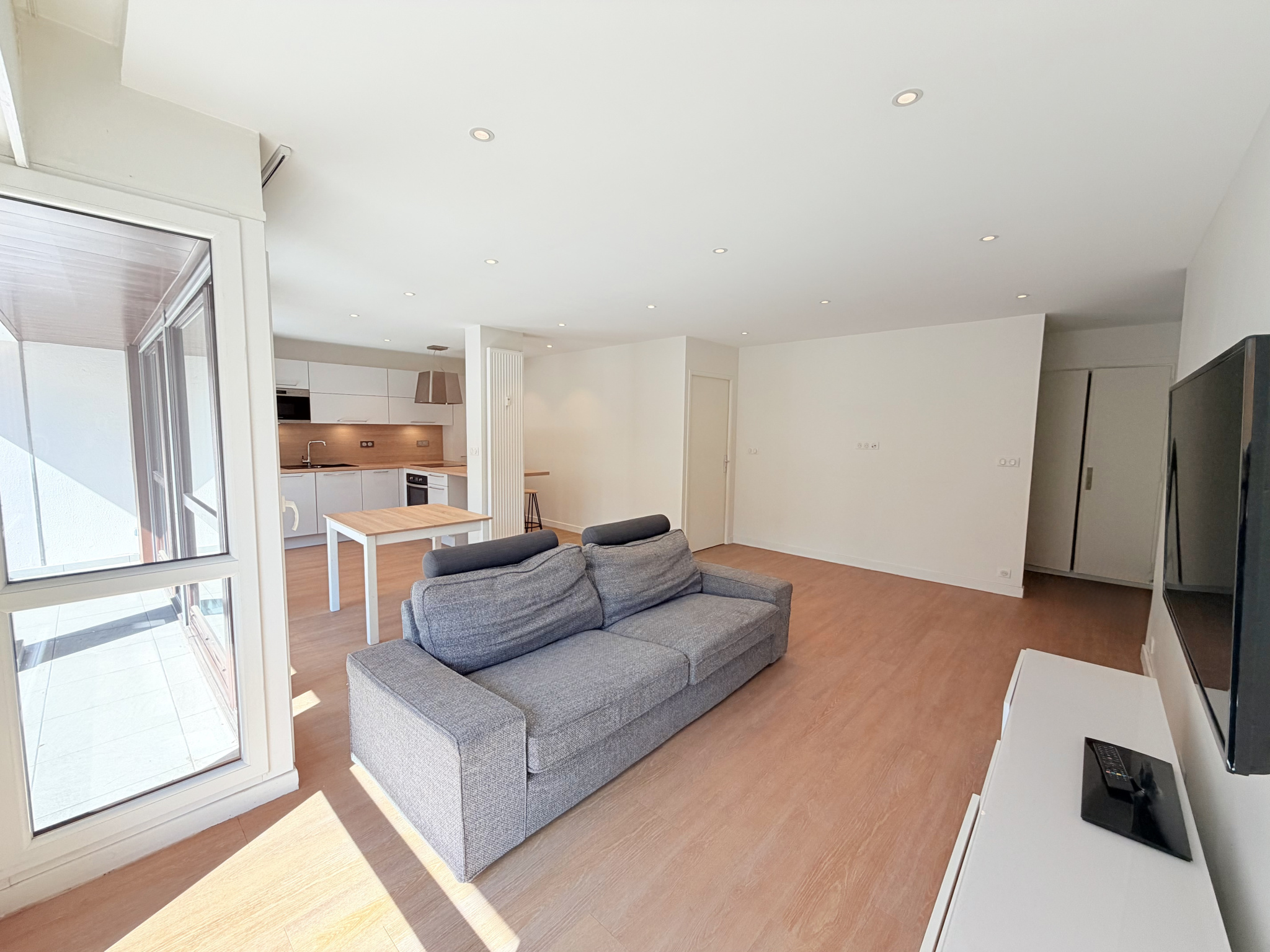 (73) SAINT-JEAN-DE-MAURIENNE - T4 rénové en 2020 - Grande terrasse - Garage - Place privée #3