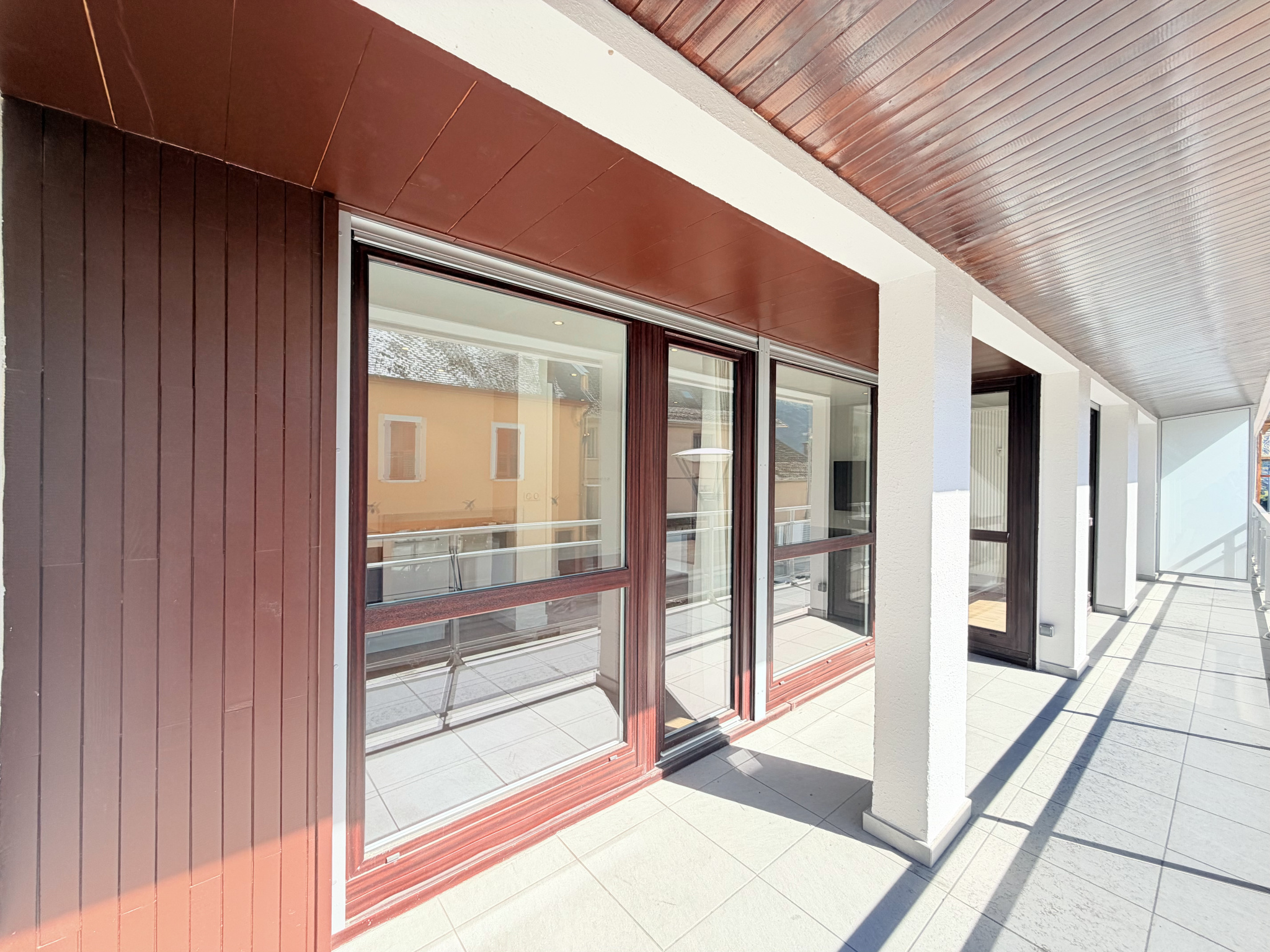 (73) SAINT-JEAN-DE-MAURIENNE - T4 rénové en 2020 - Grande terrasse - Garage - Place privée #1
