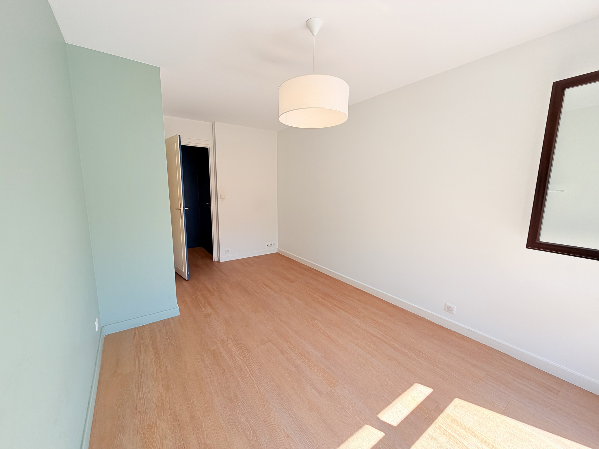 (73) SAINT-JEAN-DE-MAURIENNE - T4 rénové en 2020 - Grande terrasse - Garage - Place privée #9
