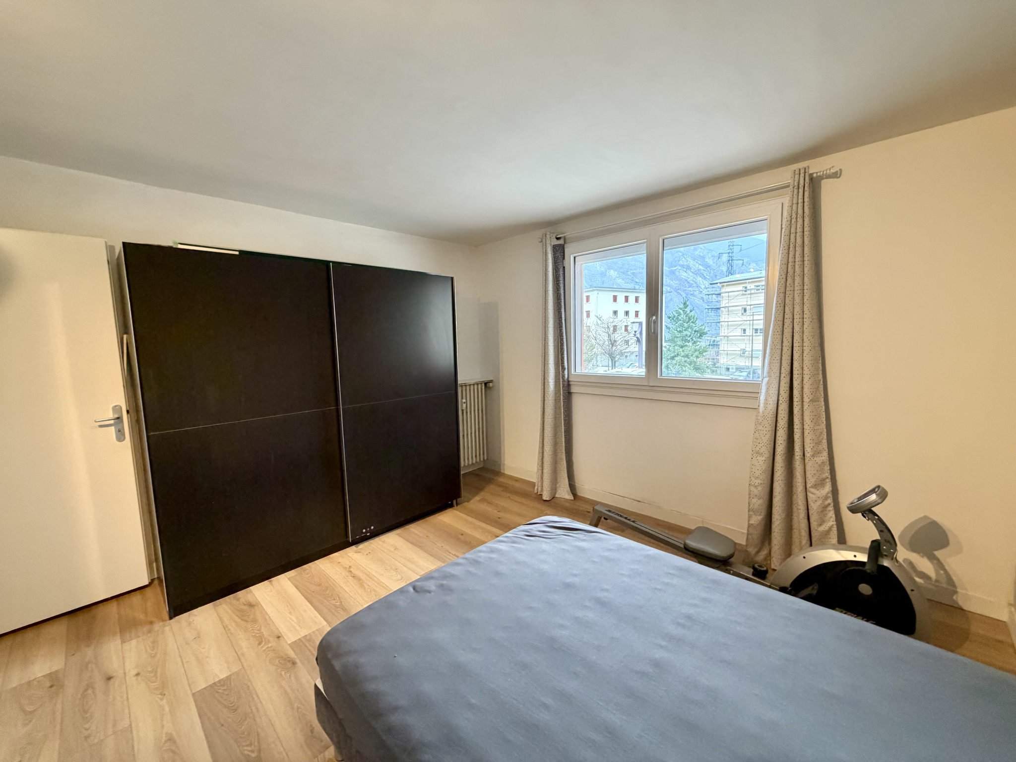 (73) SAINT-JEAN DE MAURIENNE - Sublime appartement T3 - Secteur Clapeys - Parking & Cave #4