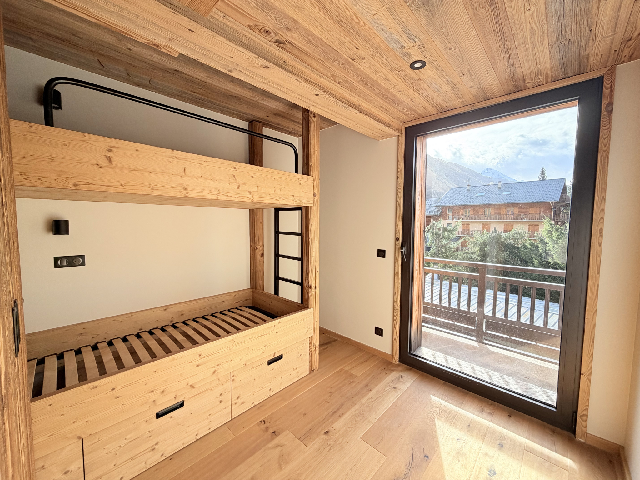 (73) SAINT-SORLIN-D'ARVES - Appartement NEUF - T4  - Hyper centre - Balcon - casier à ski chauffé & Garage #14