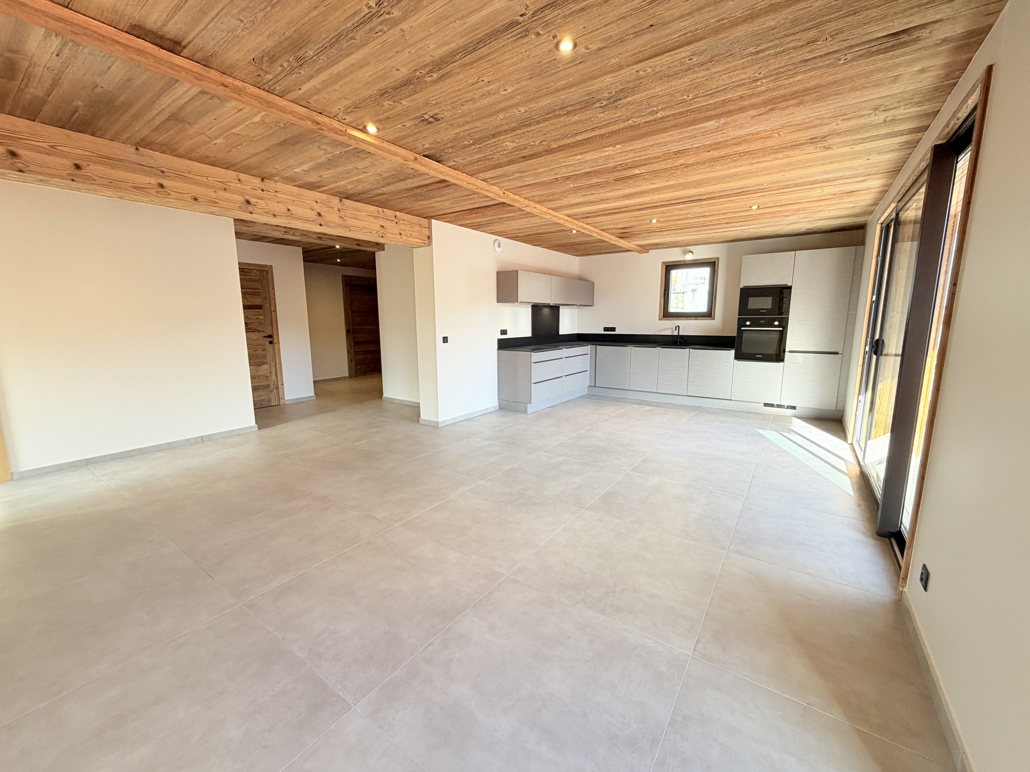 (73) SAINT-SORLIN-D'ARVES - Appartement NEUF - T4  - Hyper centre - Balcon - casier à ski chauffé & Garage #9